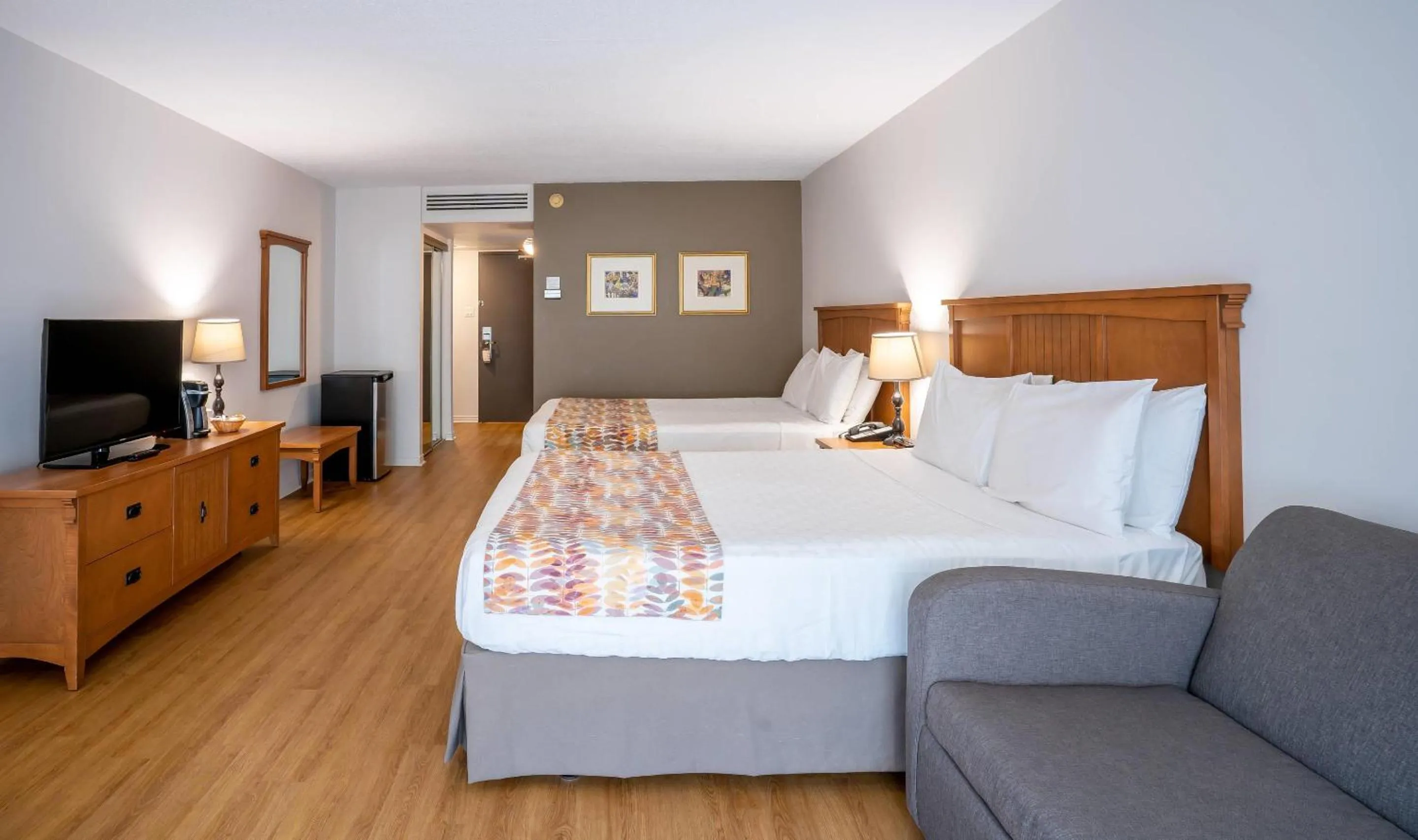 Bedroom, Bed in Hotel Cheribourg, an Ascend Collection Hotel