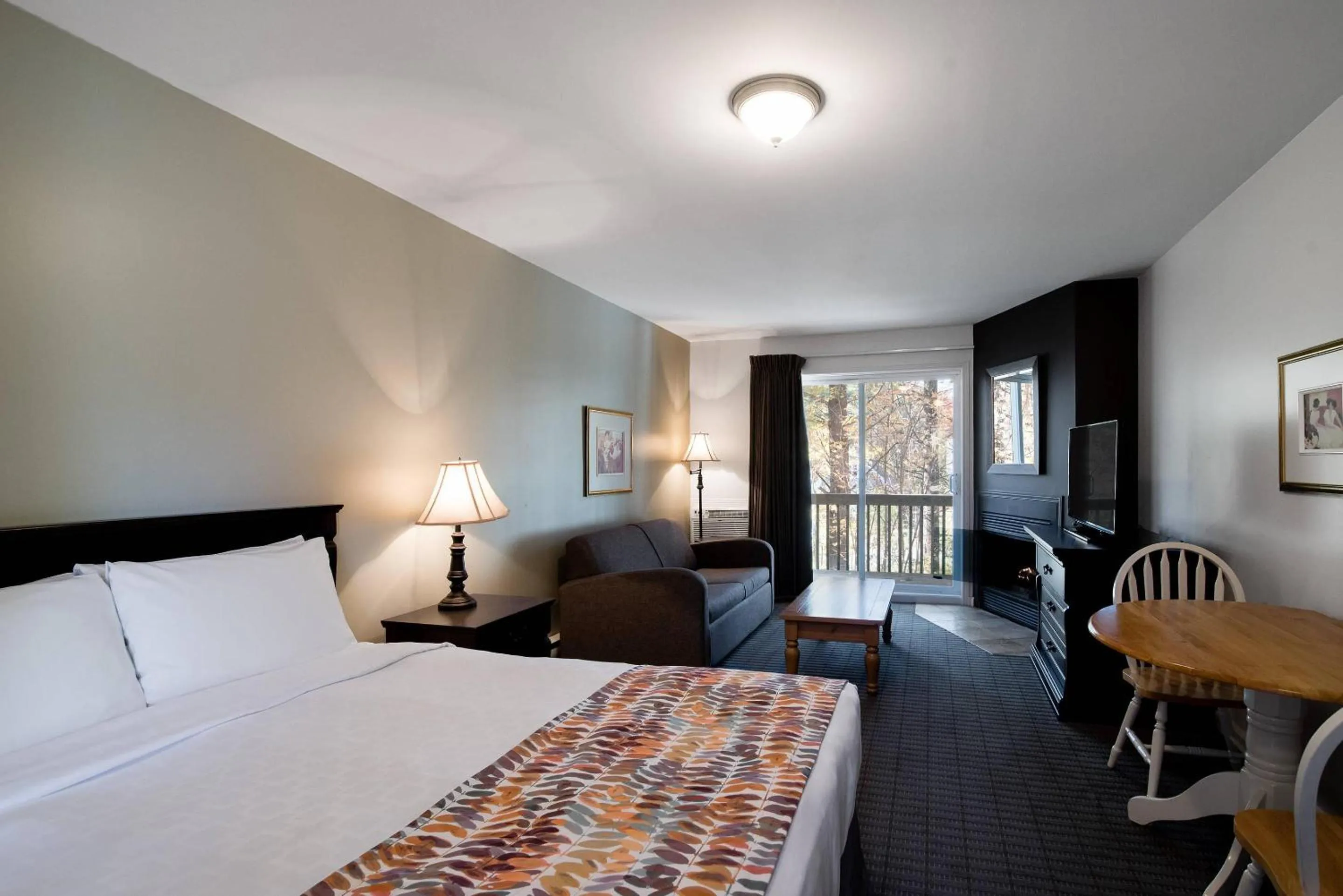 Bedroom, Bed in Hotel Cheribourg, an Ascend Collection Hotel