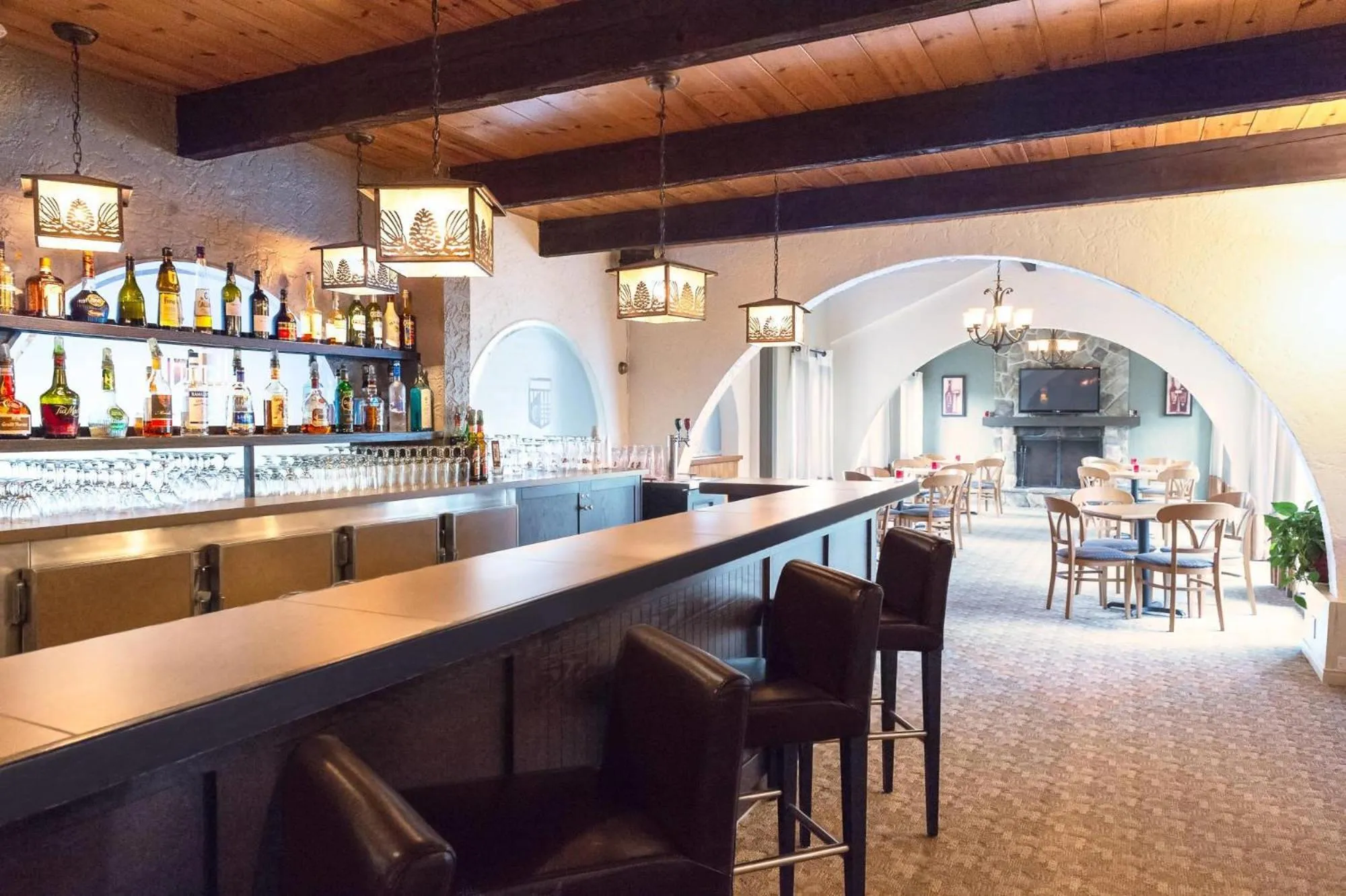 Lounge or bar in Hotel Cheribourg, an Ascend Collection Hotel