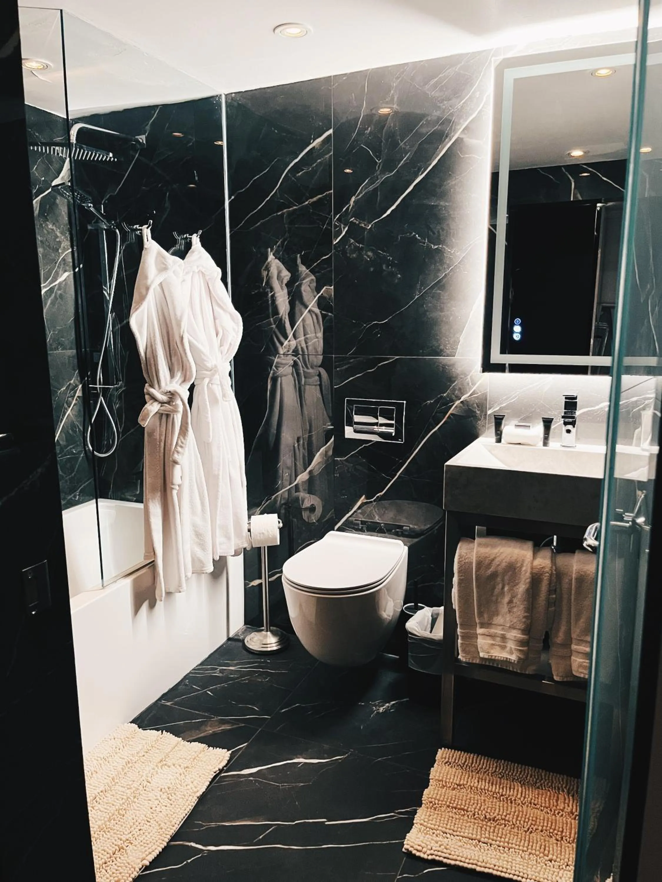 Bathroom in Hotel Kutuma