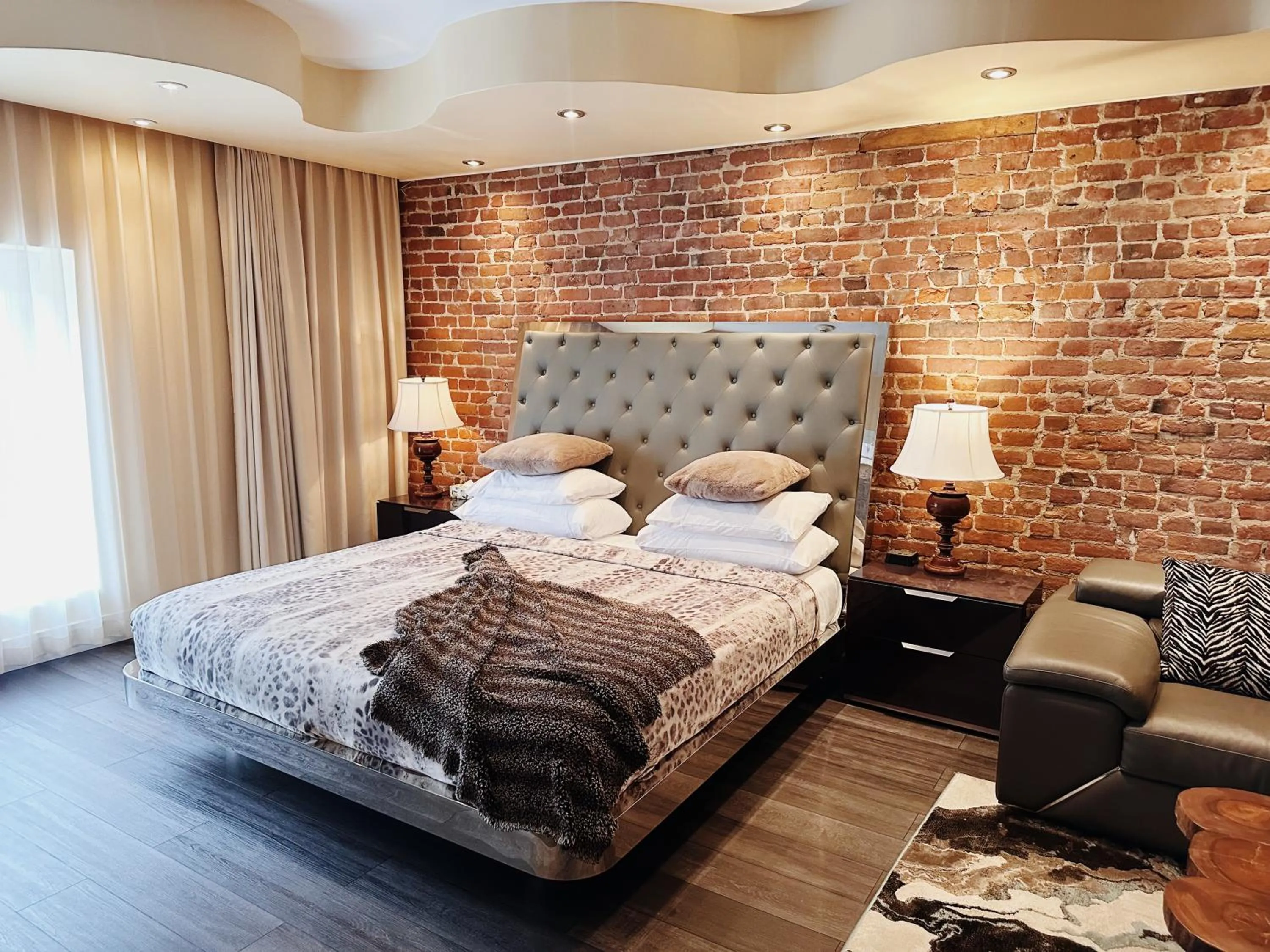 Kitchen or kitchenette, Bed in Hotel Kutuma