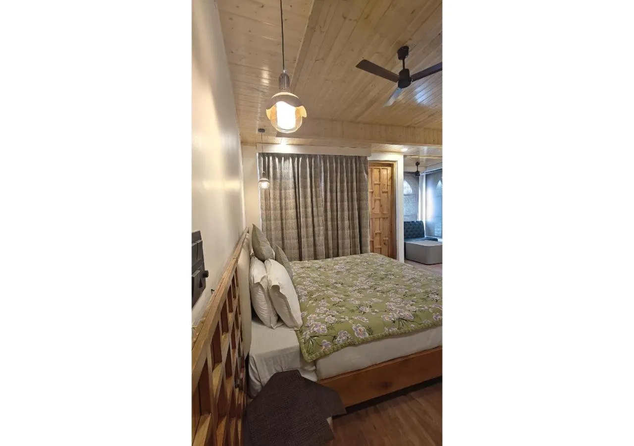 Bedroom, Bed in Hotel Alpine Musk