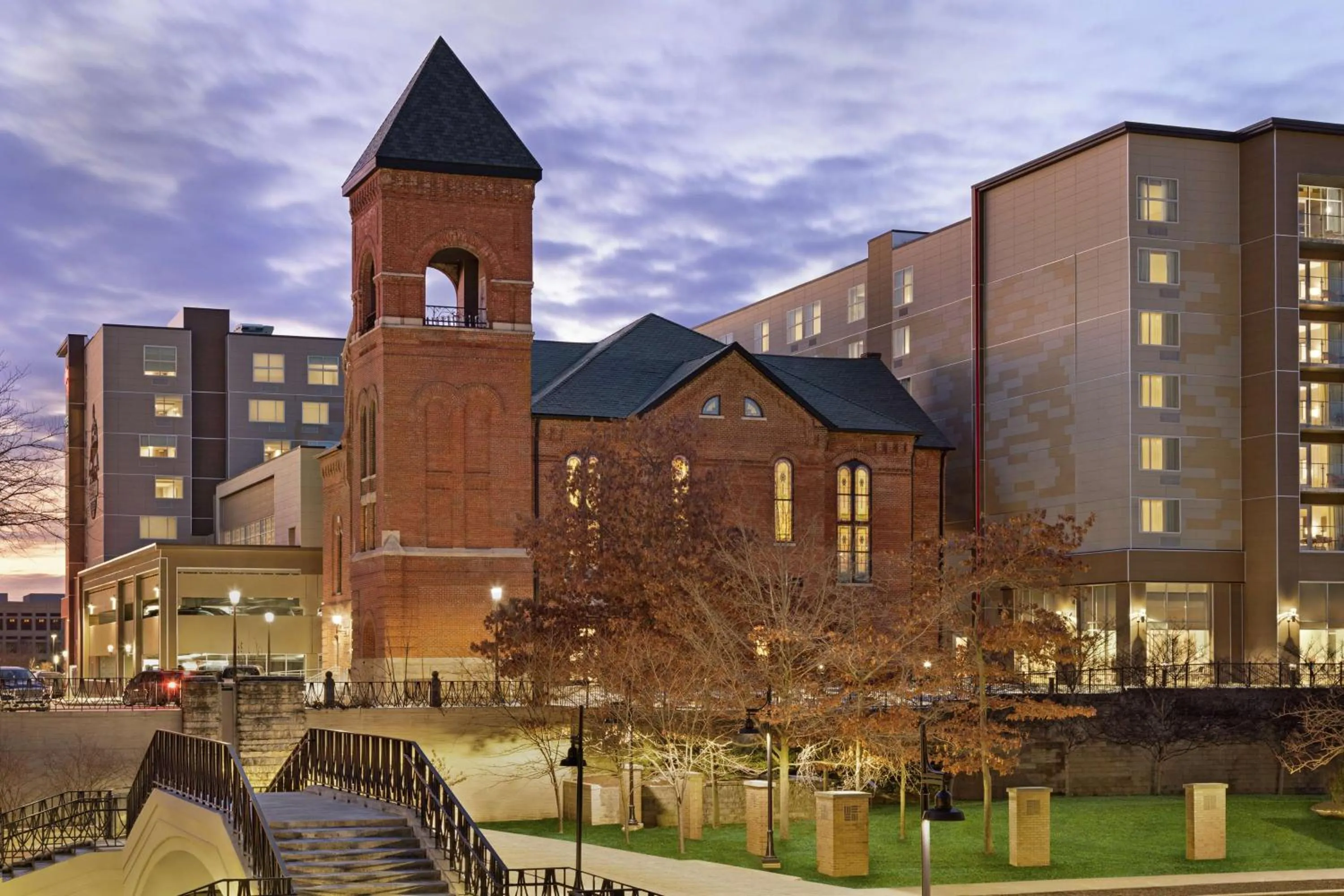 Property building in Hampton Inn Indianapolis Downtown IUPUI