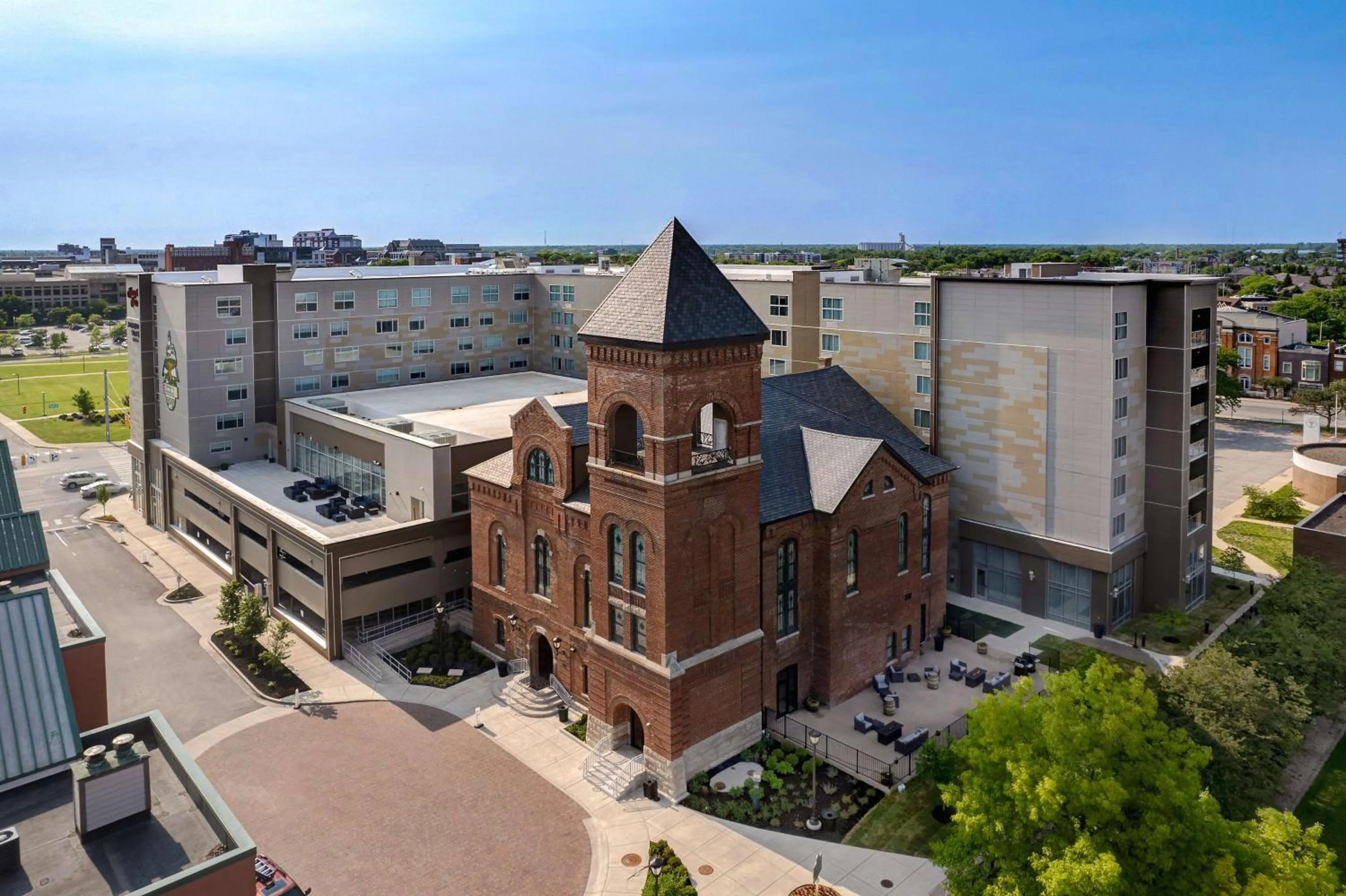 Property building in Homewood Suites by Hilton Indianapolis Downtown IUPUI