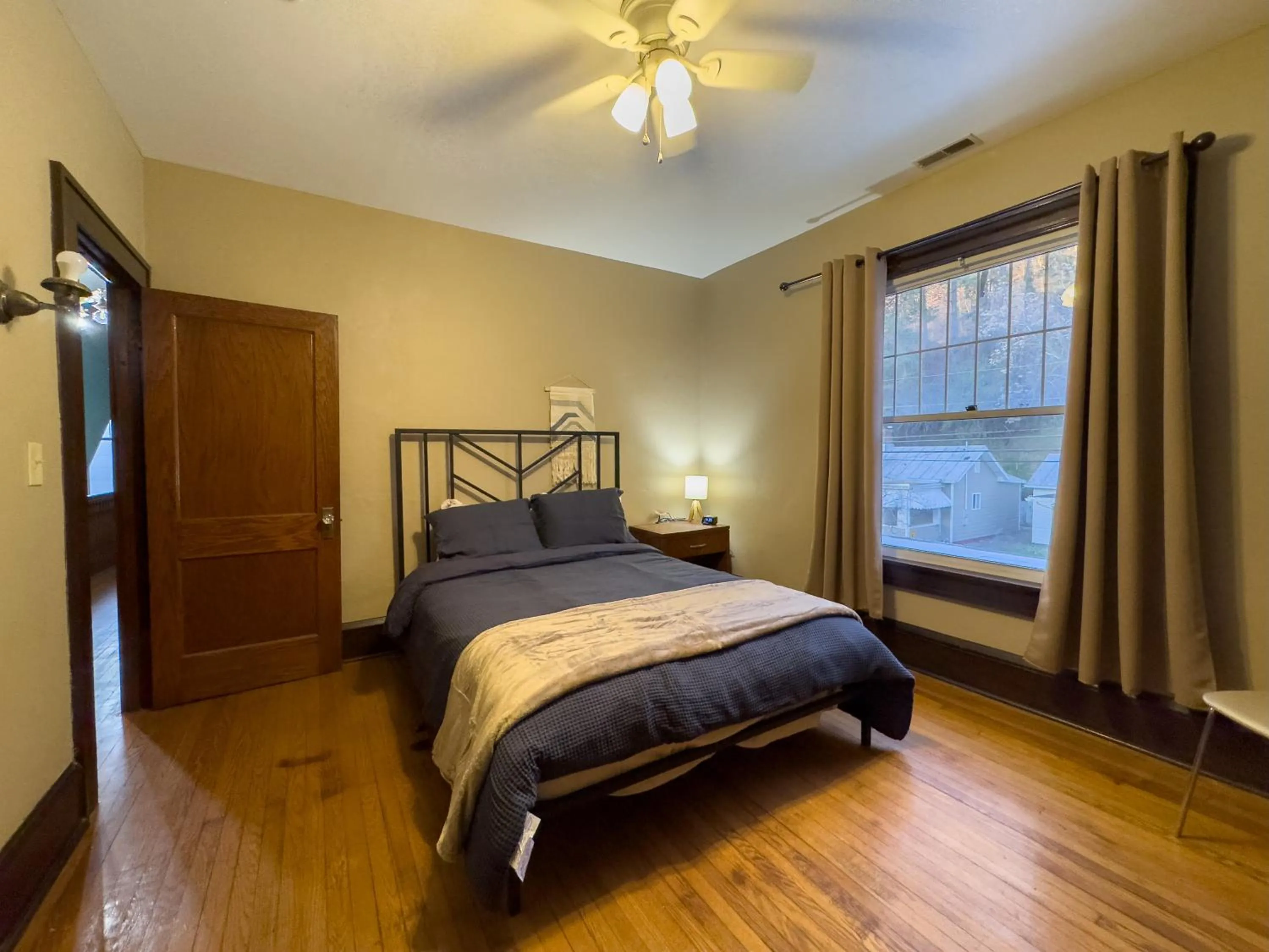 Bed in Elk River Hotel & Cafe