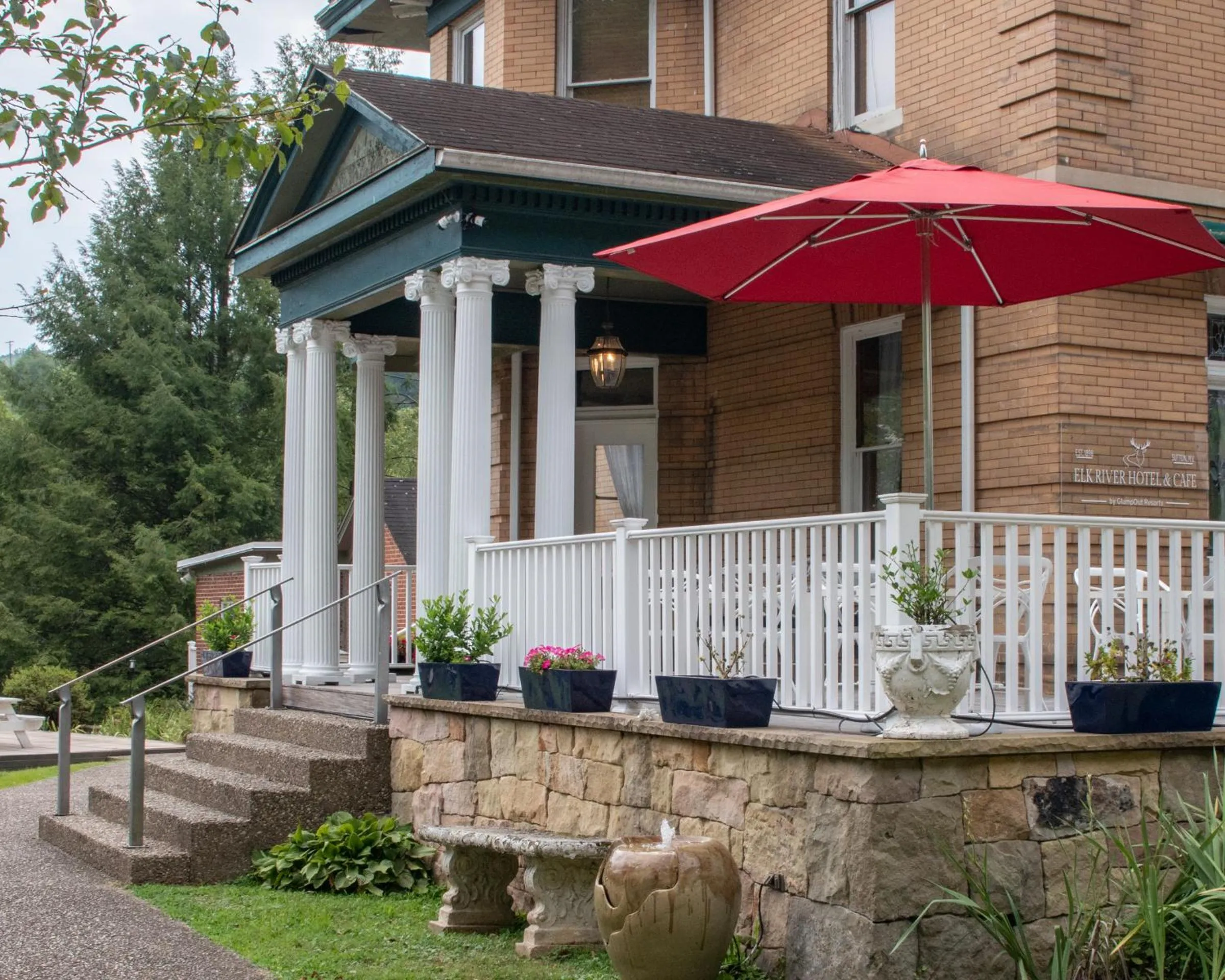 Elk River Hotel & Cafe