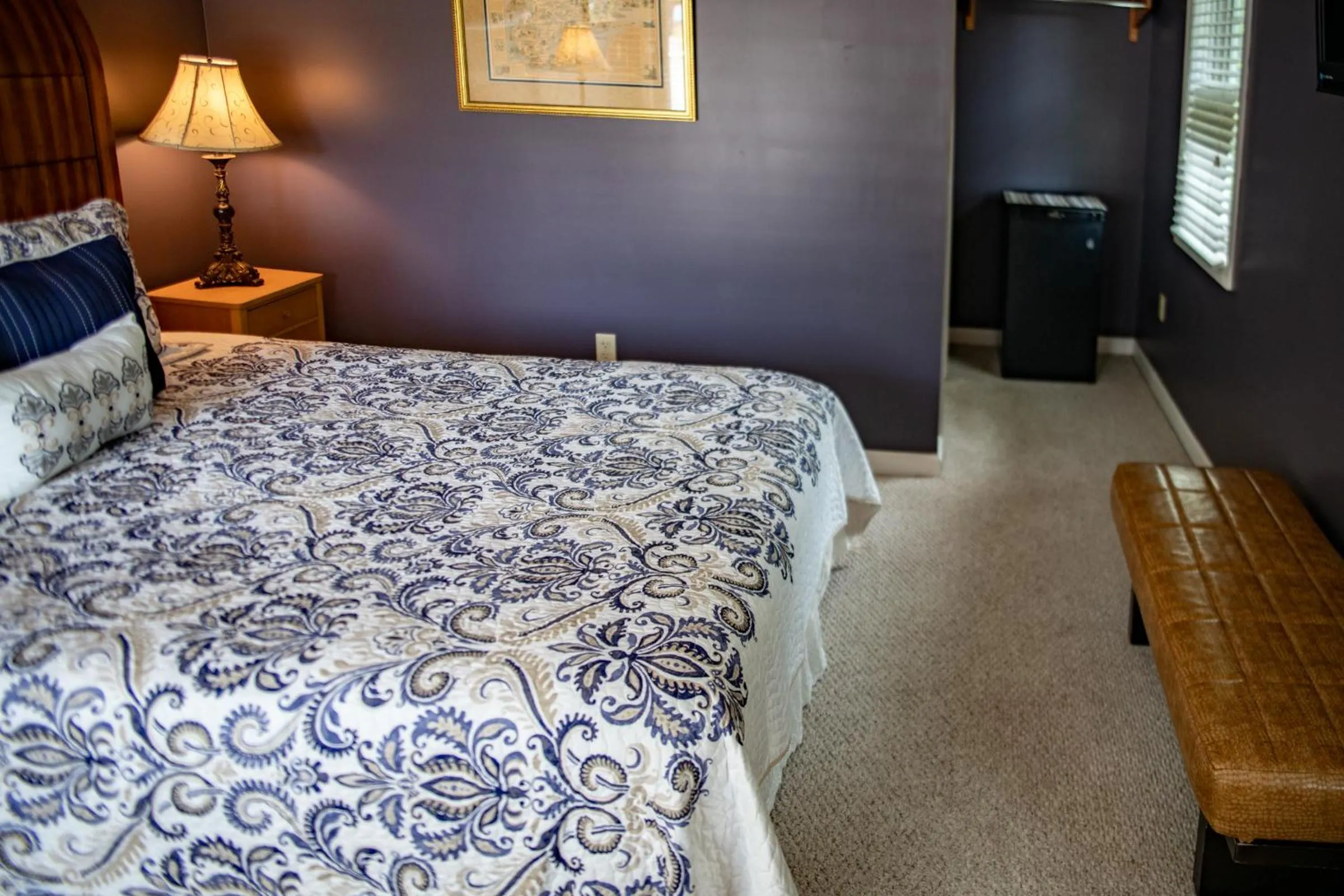 Bed in Elk River Hotel & Cafe