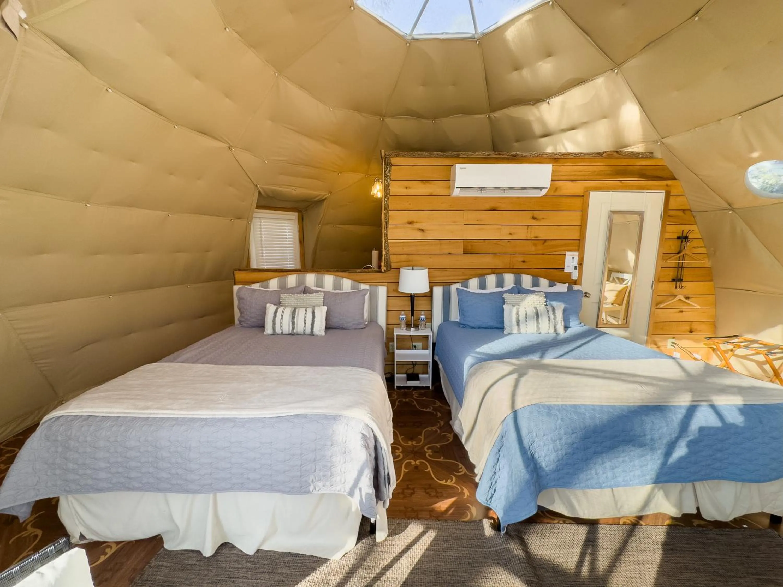 Bed in Elk River Hotel & Cafe