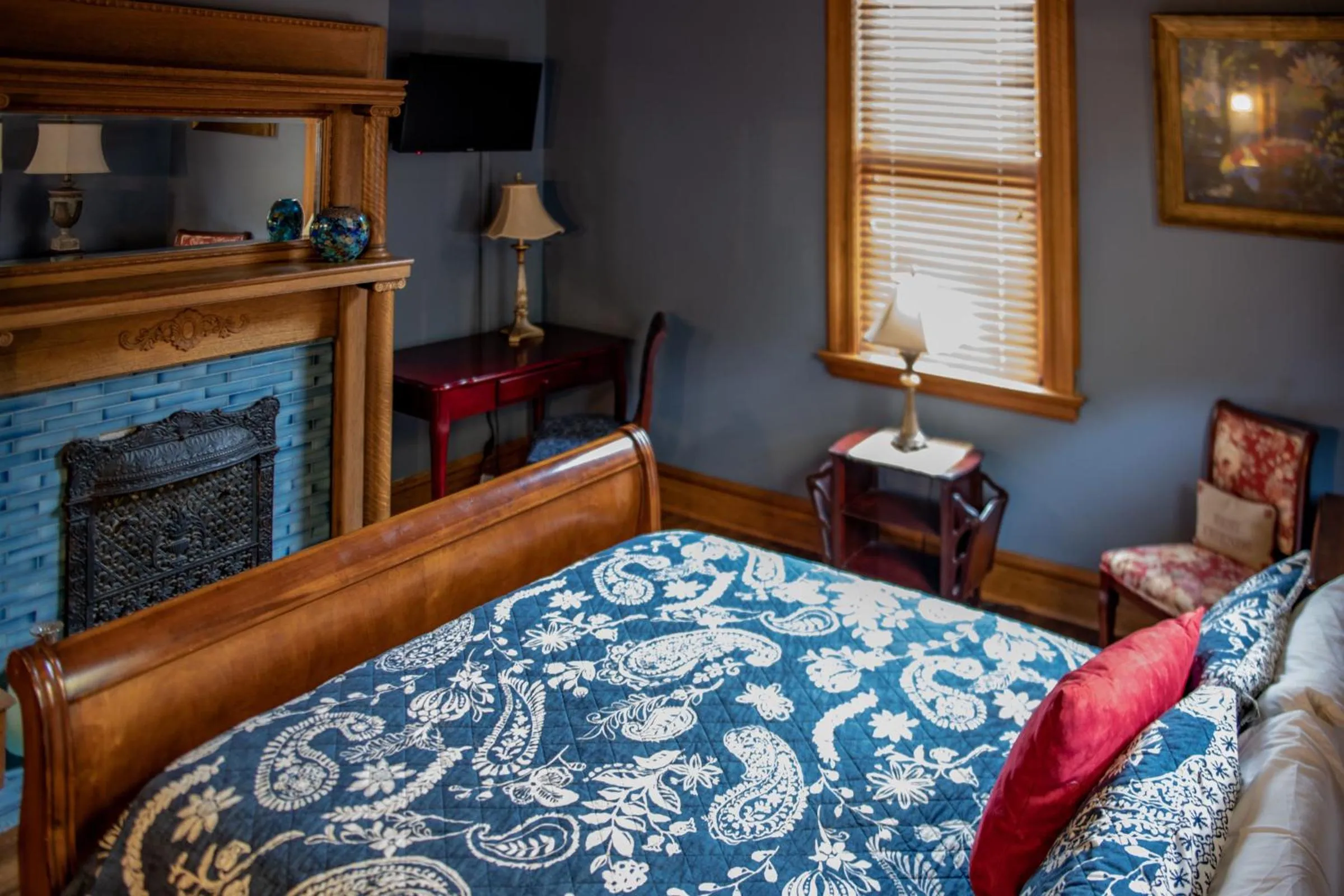 Bed in Elk River Hotel & Cafe