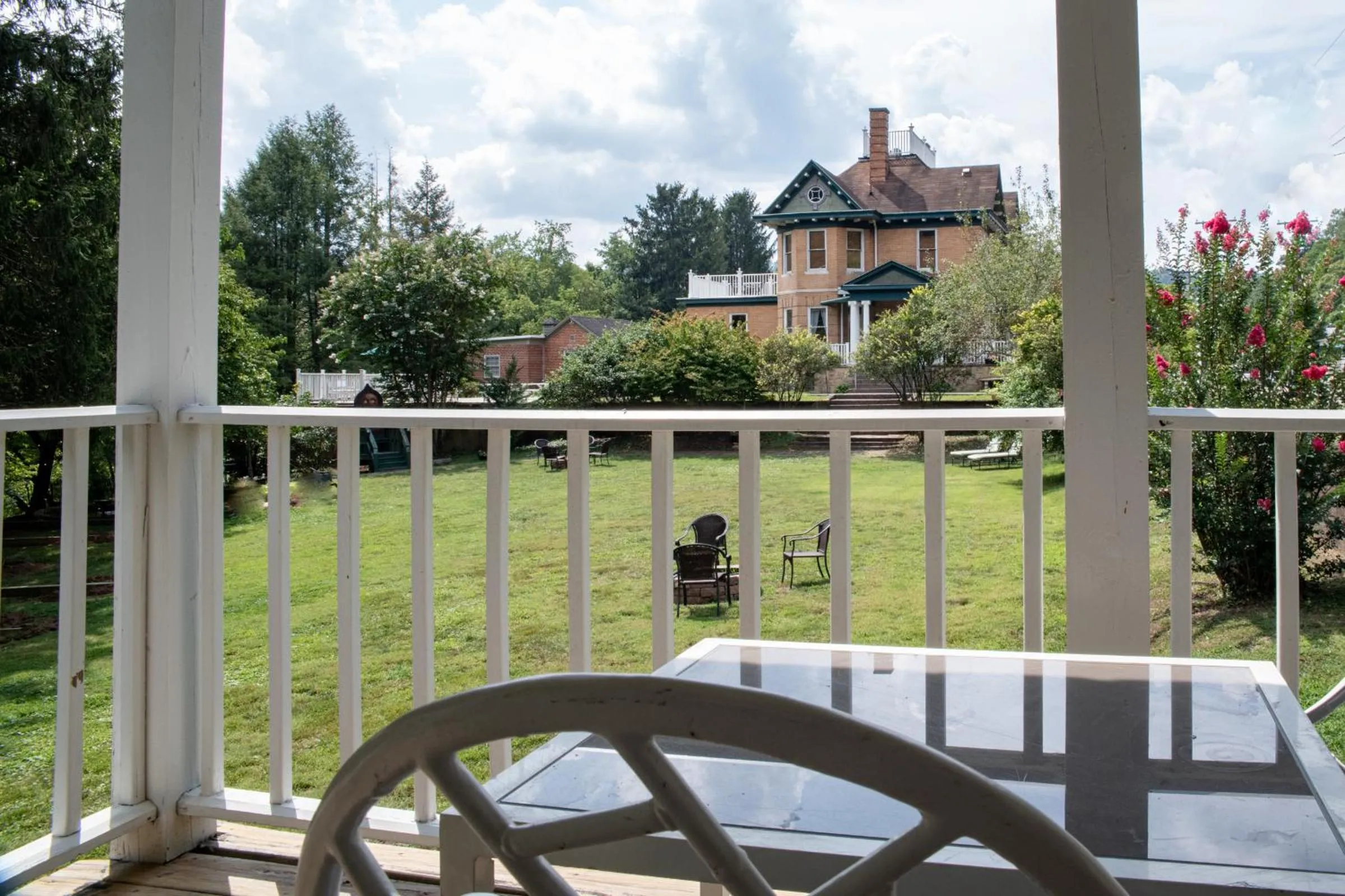 Elk River Hotel & Cafe