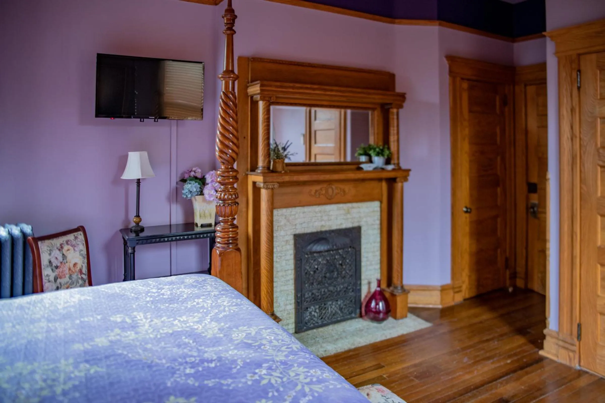 Bed in Elk River Hotel & Cafe