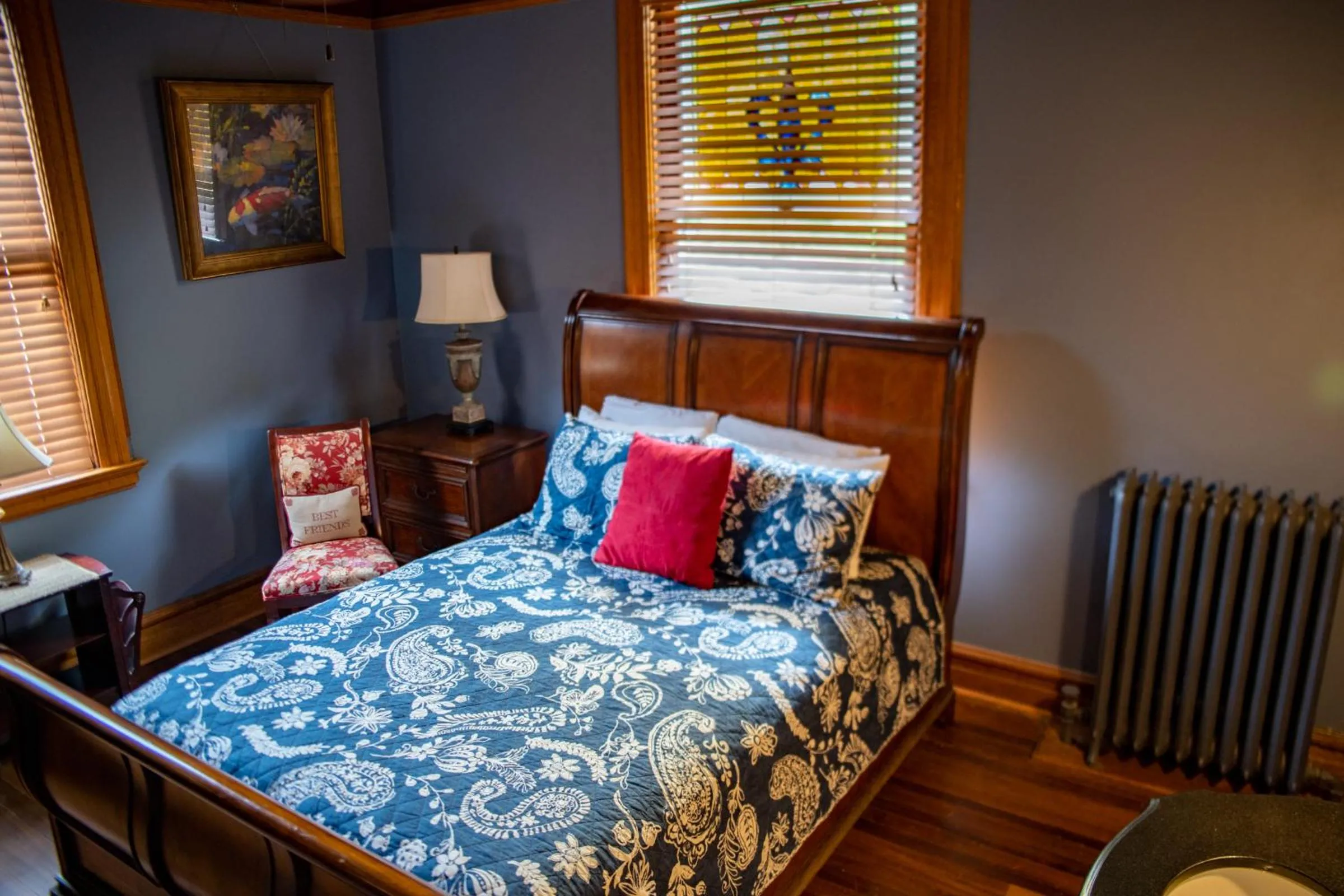 Bed in Elk River Hotel & Cafe