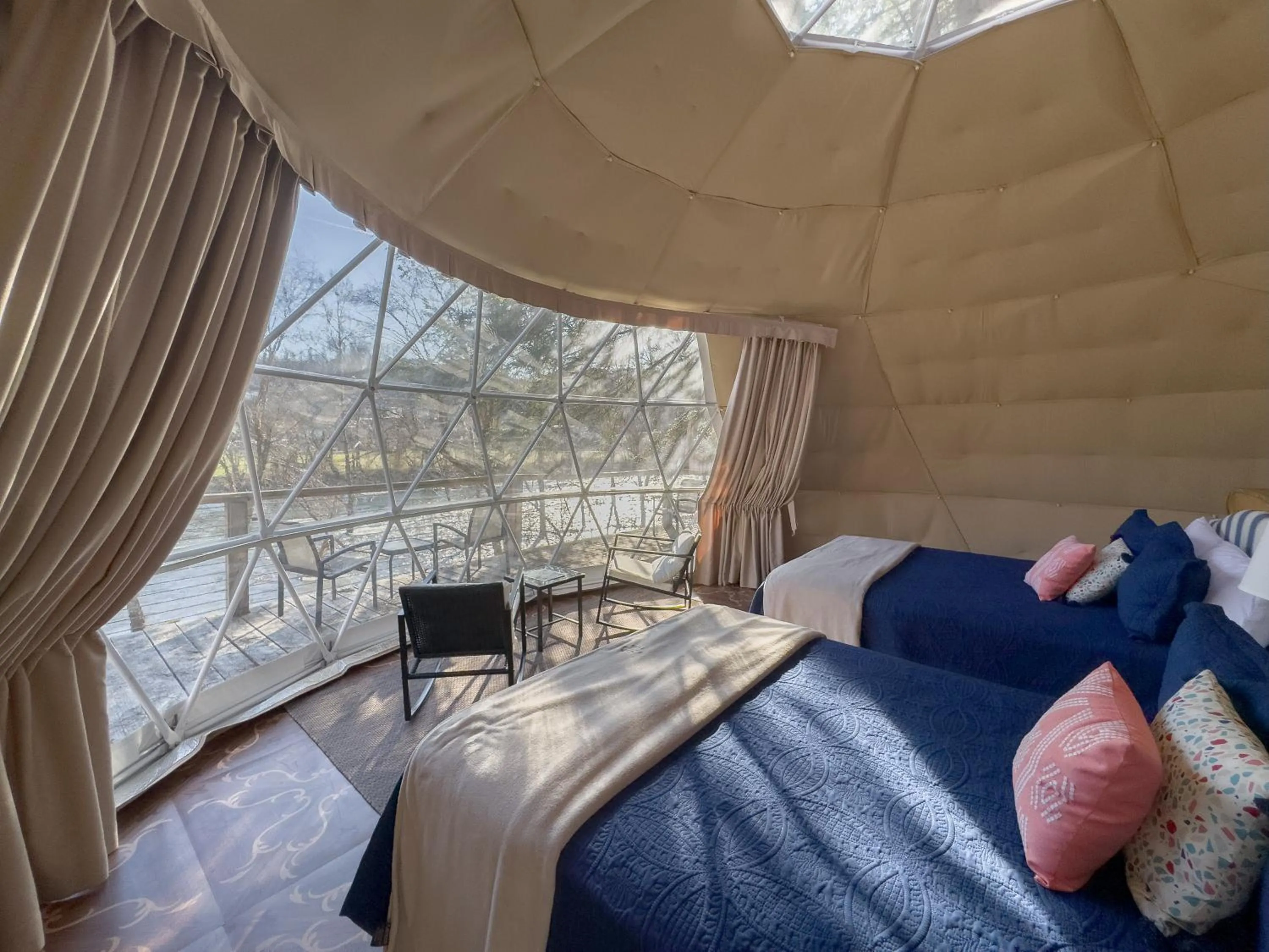 Bed in Elk River Hotel & Cafe