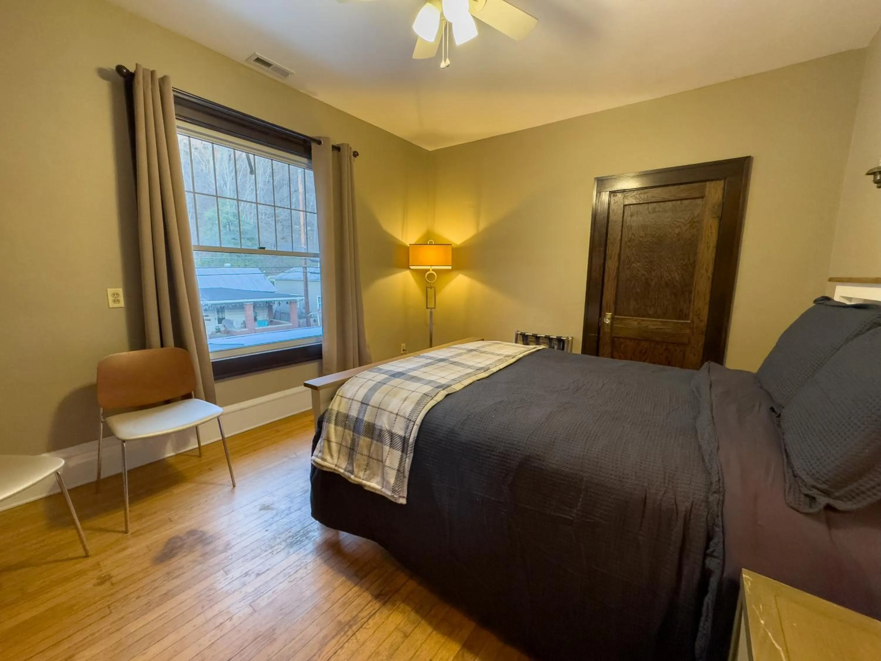 Bed in Elk River Hotel & Cafe