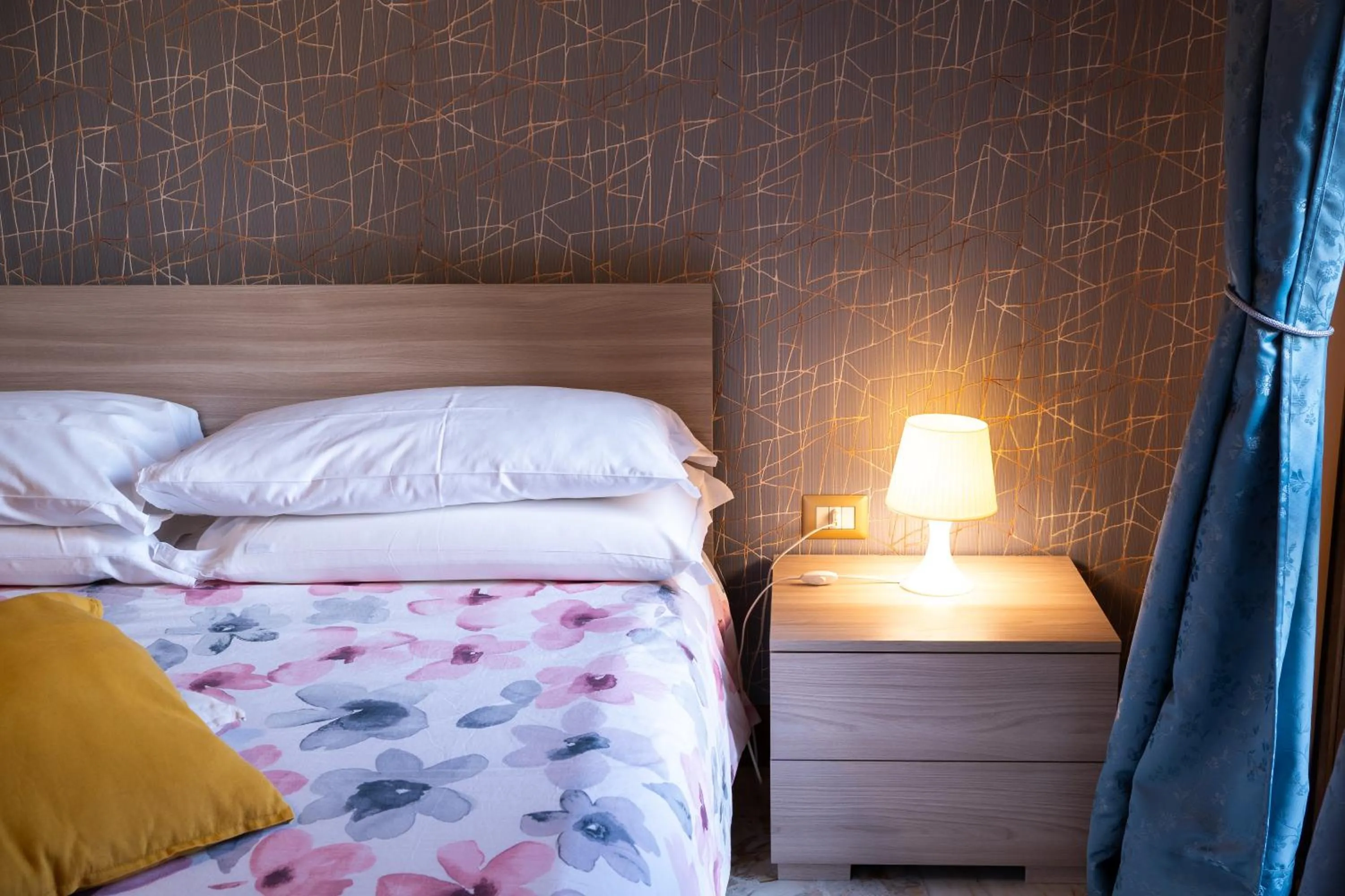 Bed in AJ Suite and Breakfast