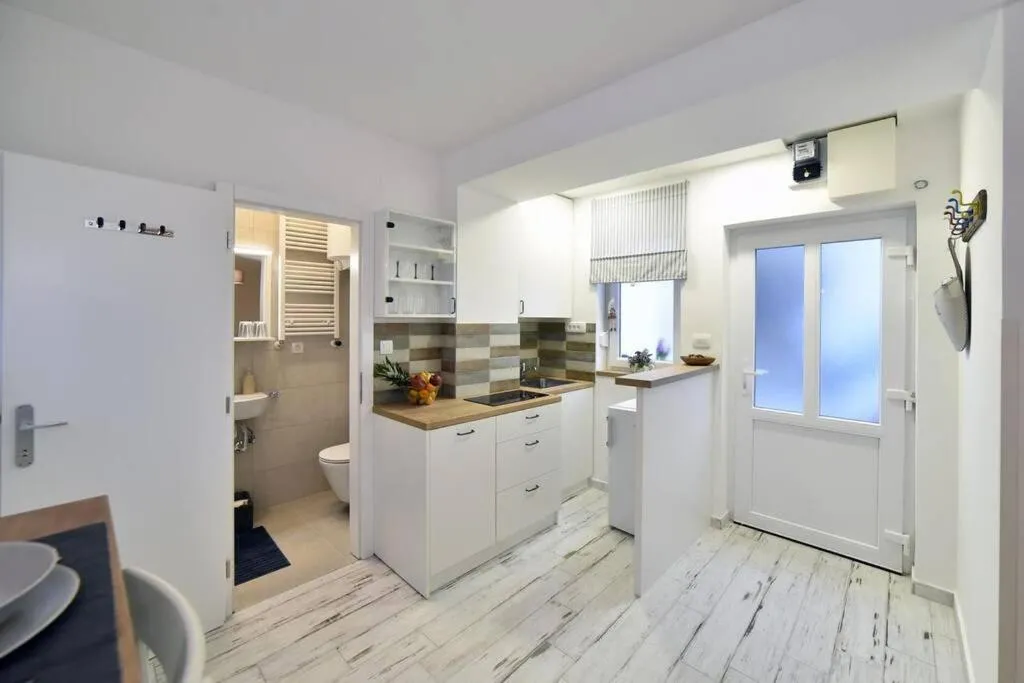Kitchen or kitchenette in Petit Main Square