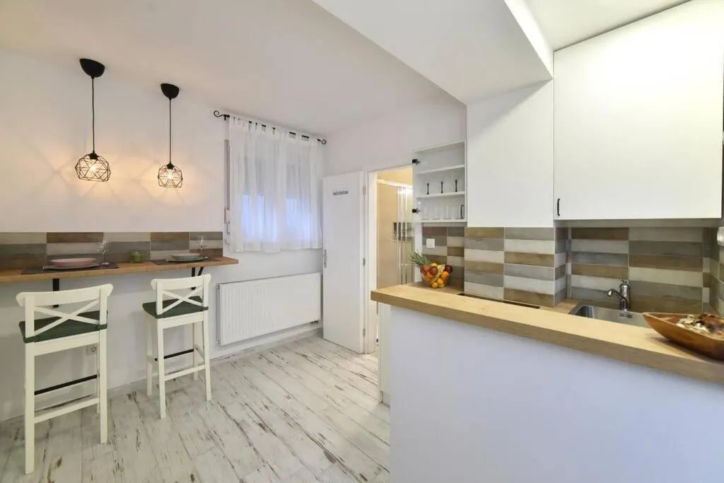 Kitchen or kitchenette in Petit Main Square