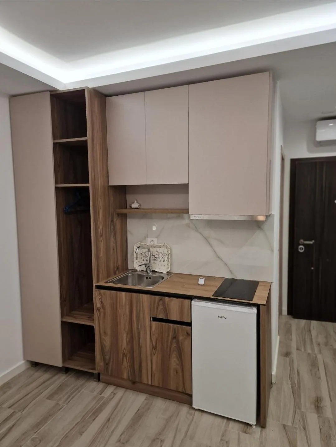 Kitchen or kitchenette in Joanna Suites