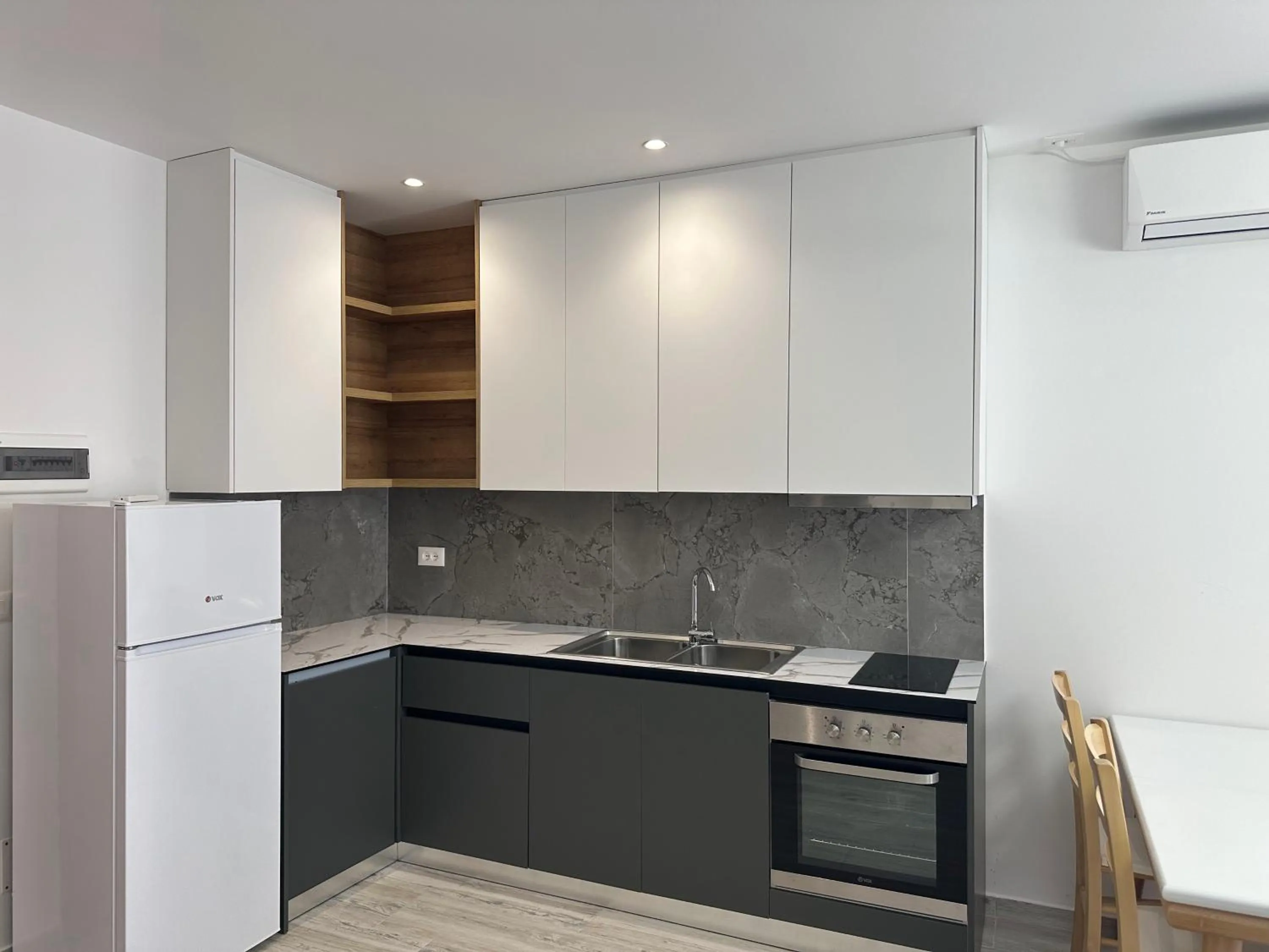 Kitchen or kitchenette in Joanna Suites