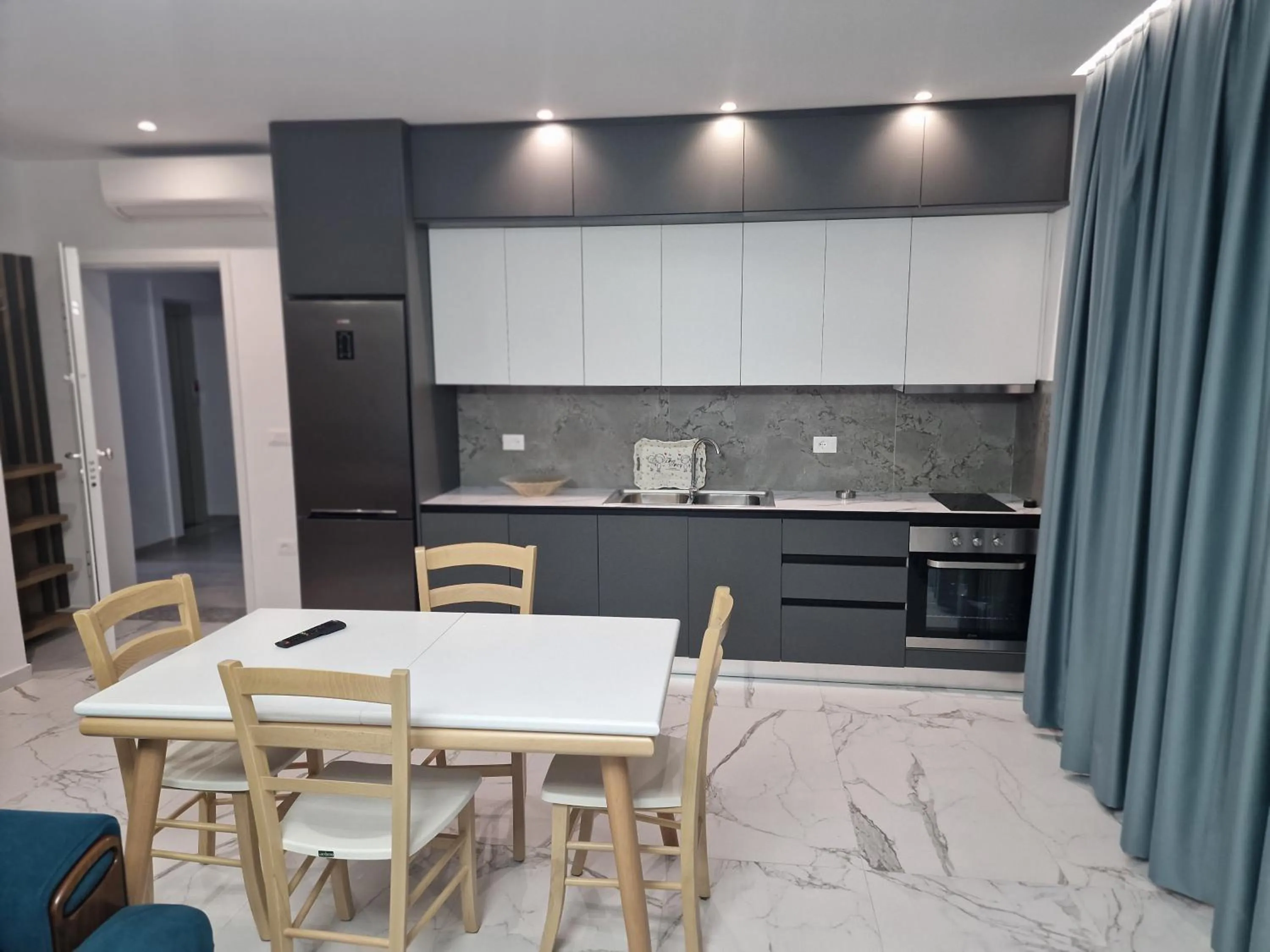 Kitchen or kitchenette in Joanna Suites