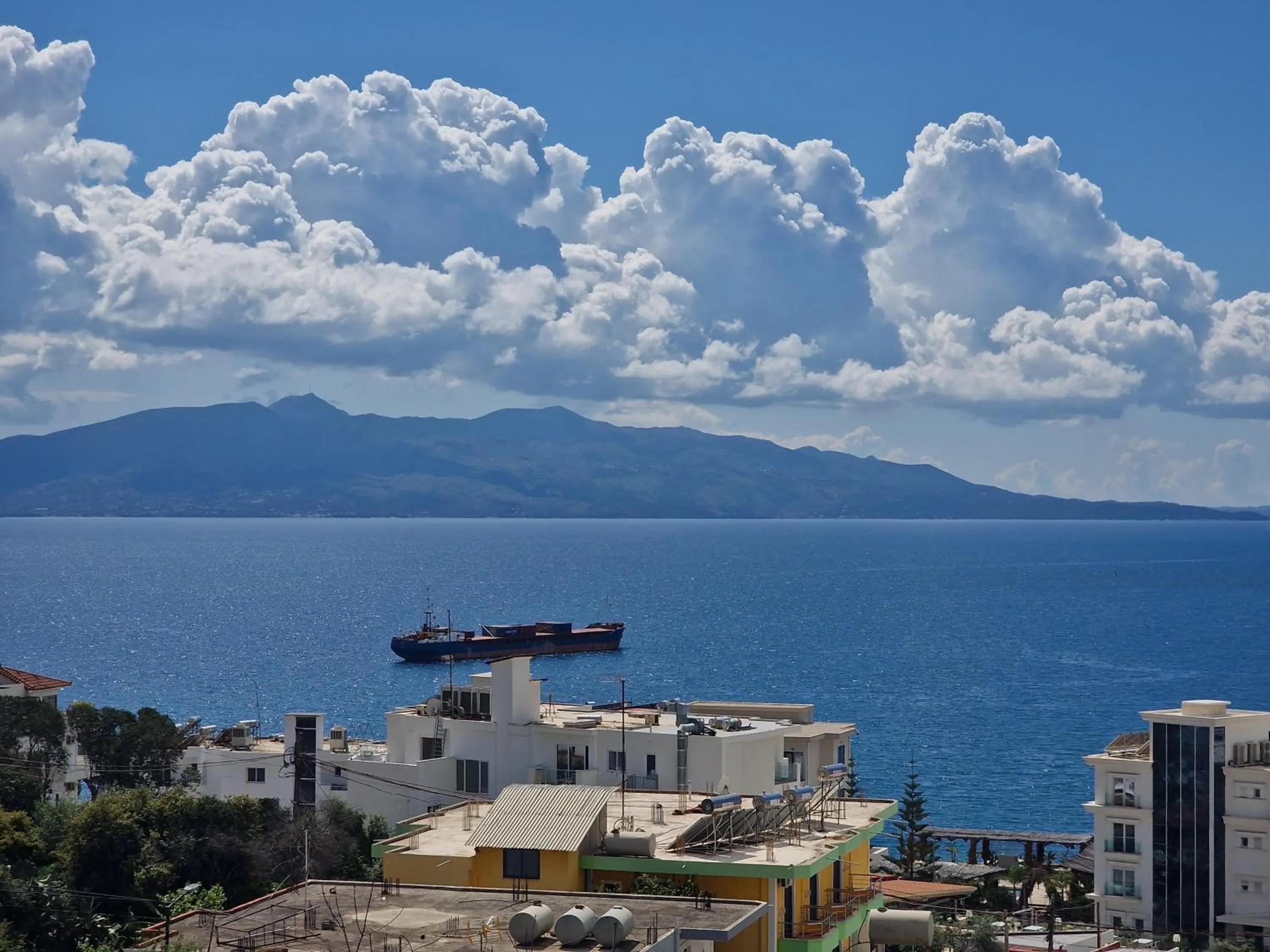 Day in Joanna Suites