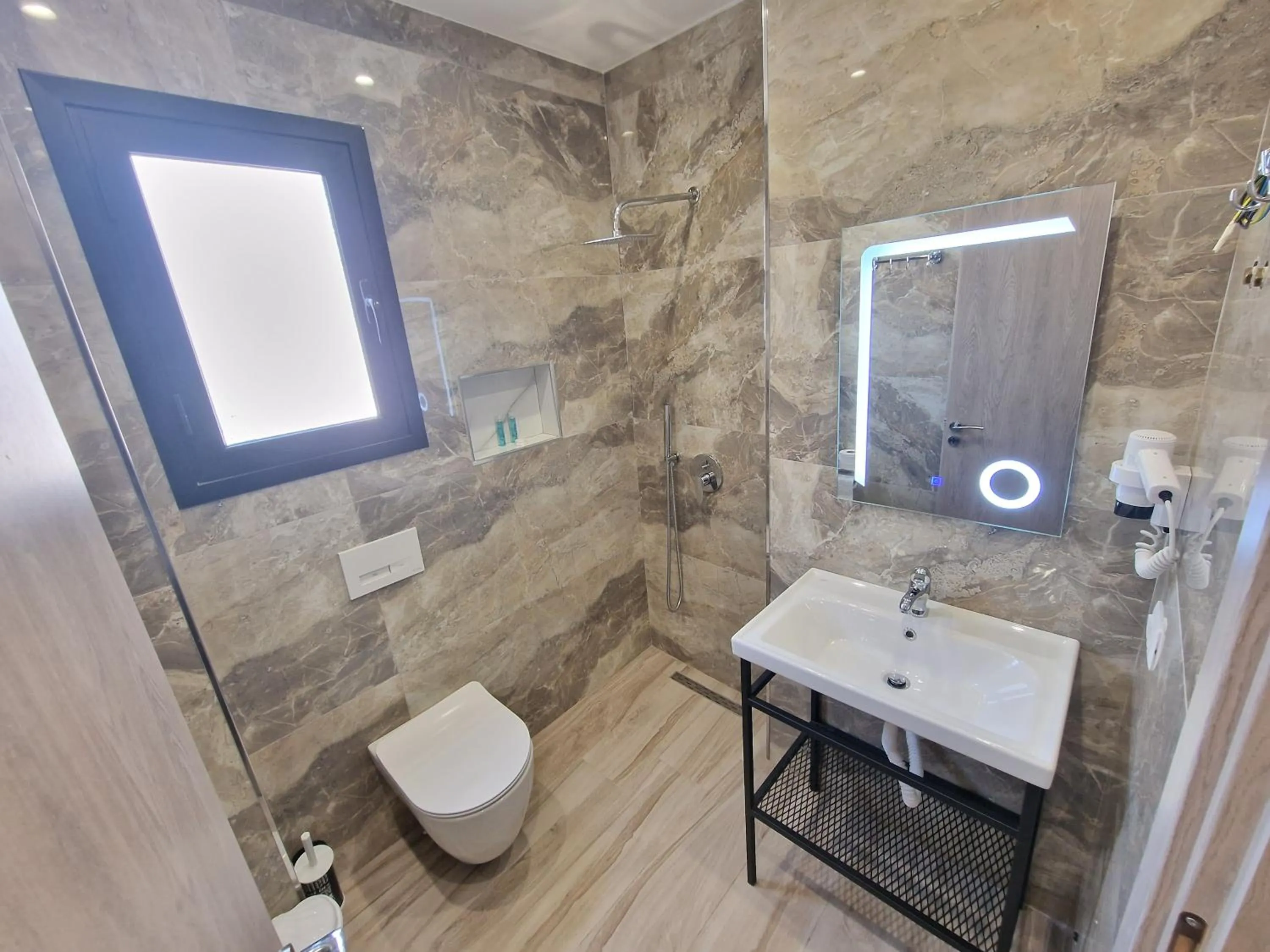 Shower in Joanna Suites