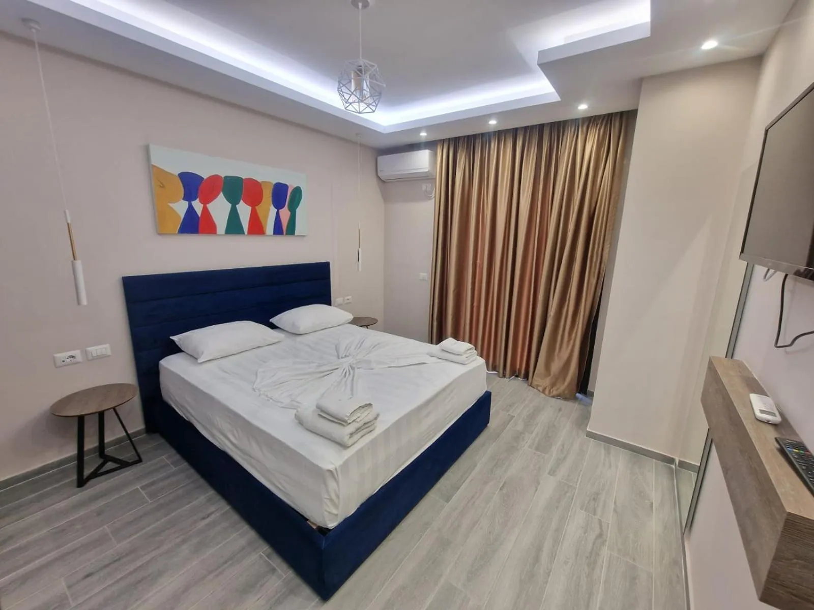 Bed in Joanna Suites