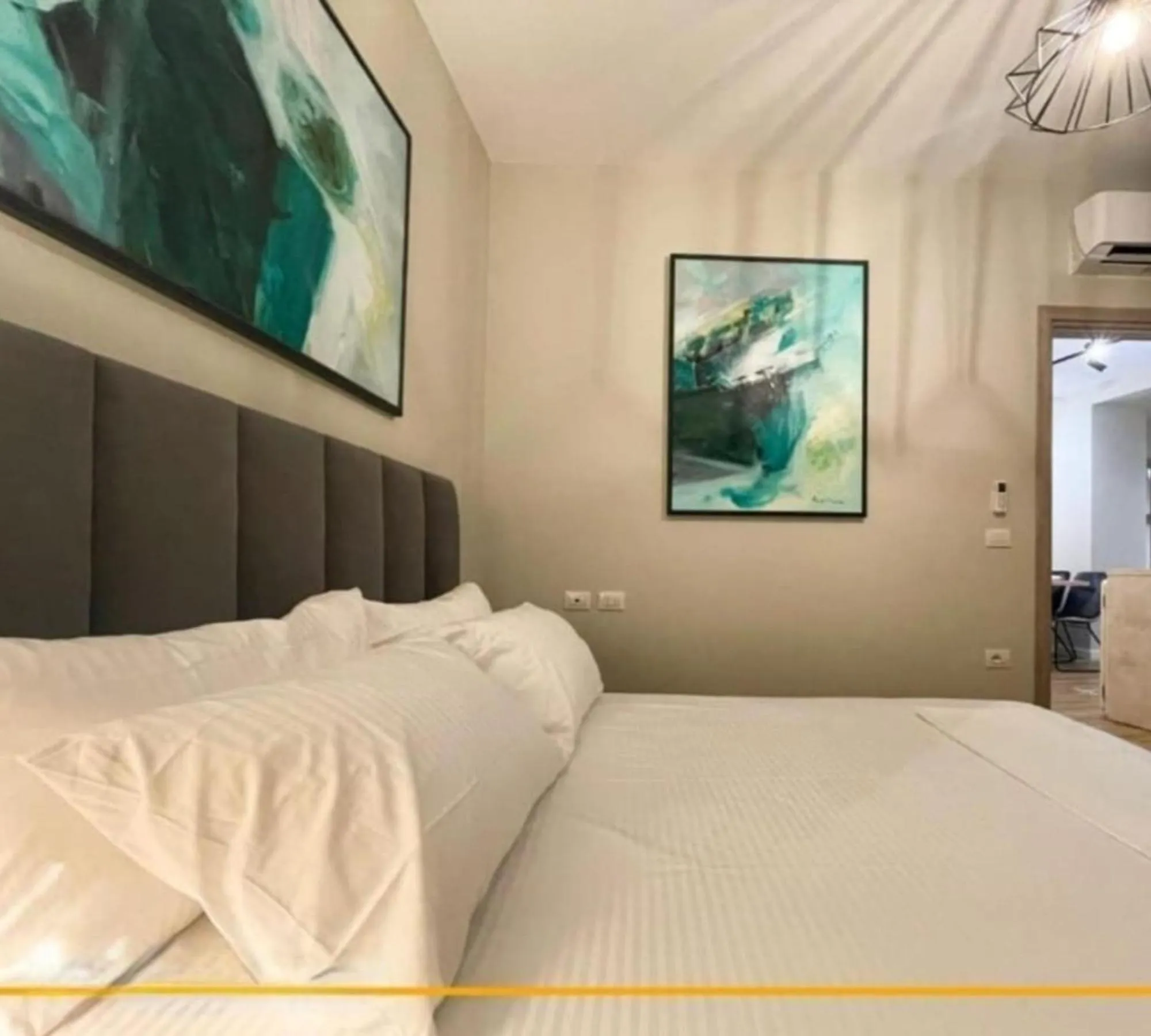 Bedroom, Bed in Joanna Suites