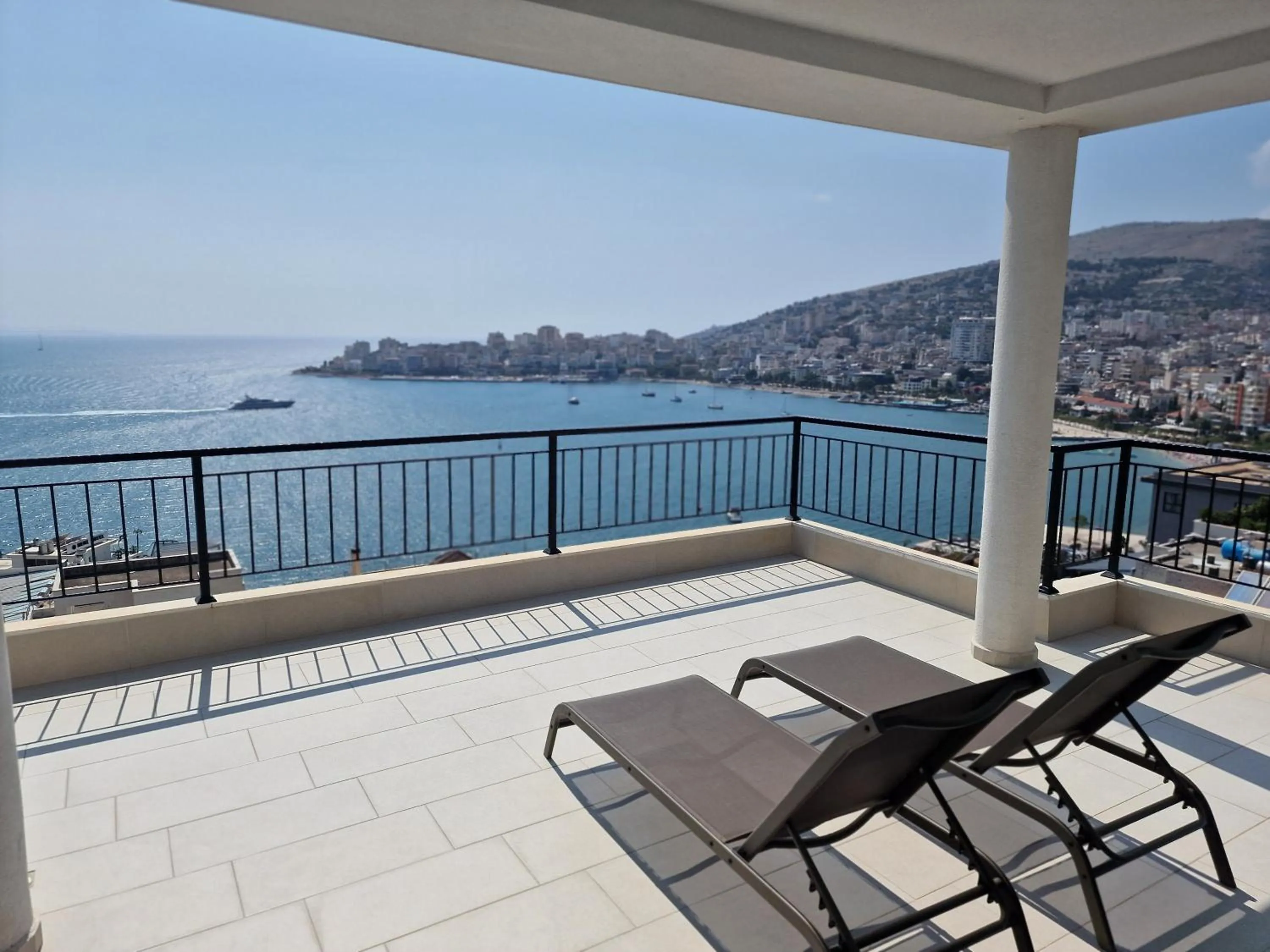 Natural landscape in Joanna Suites