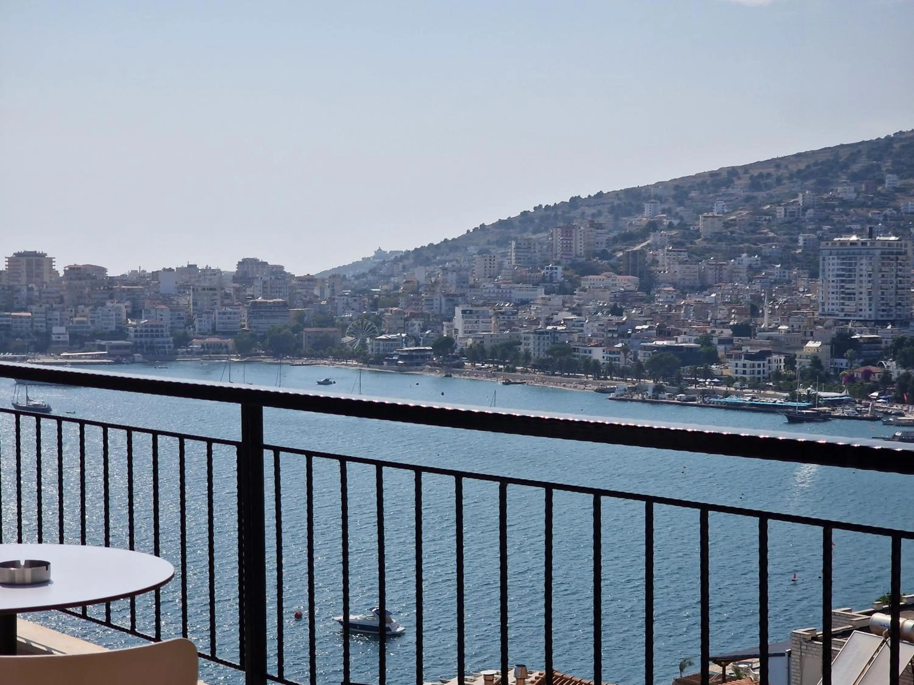 Day in Joanna Suites