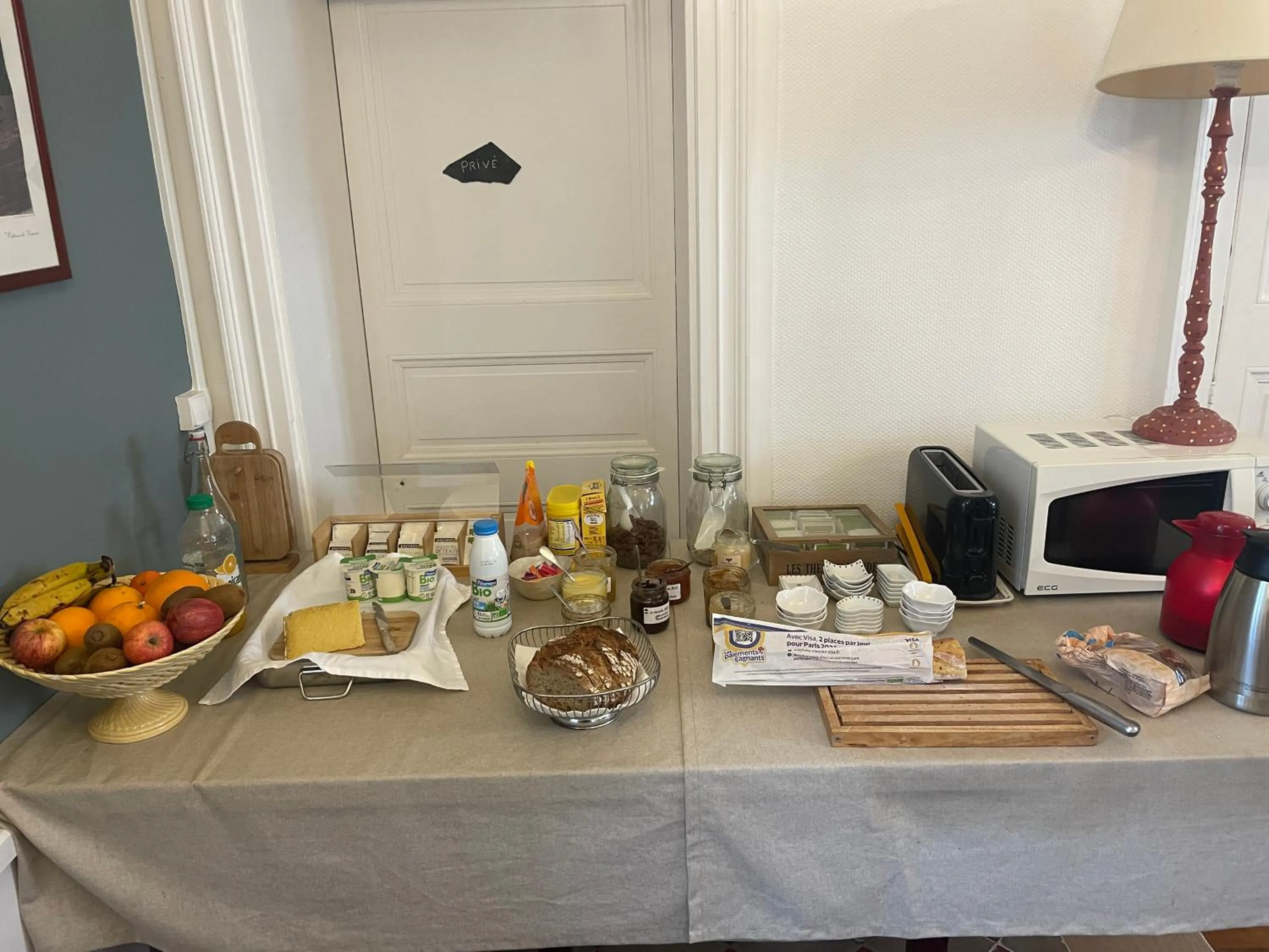 Buffet breakfast in La Houache Chambres d'Hôtes