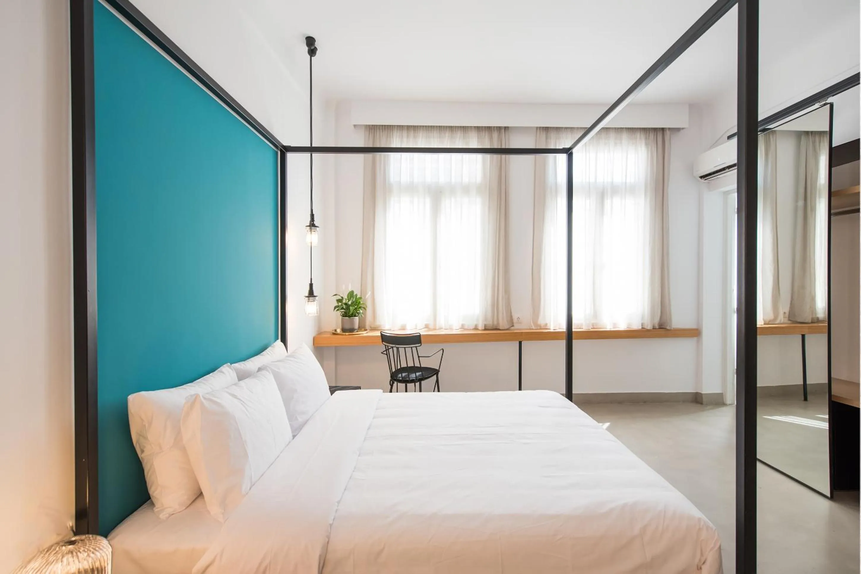 Bed in MONK Monastiraki Suites