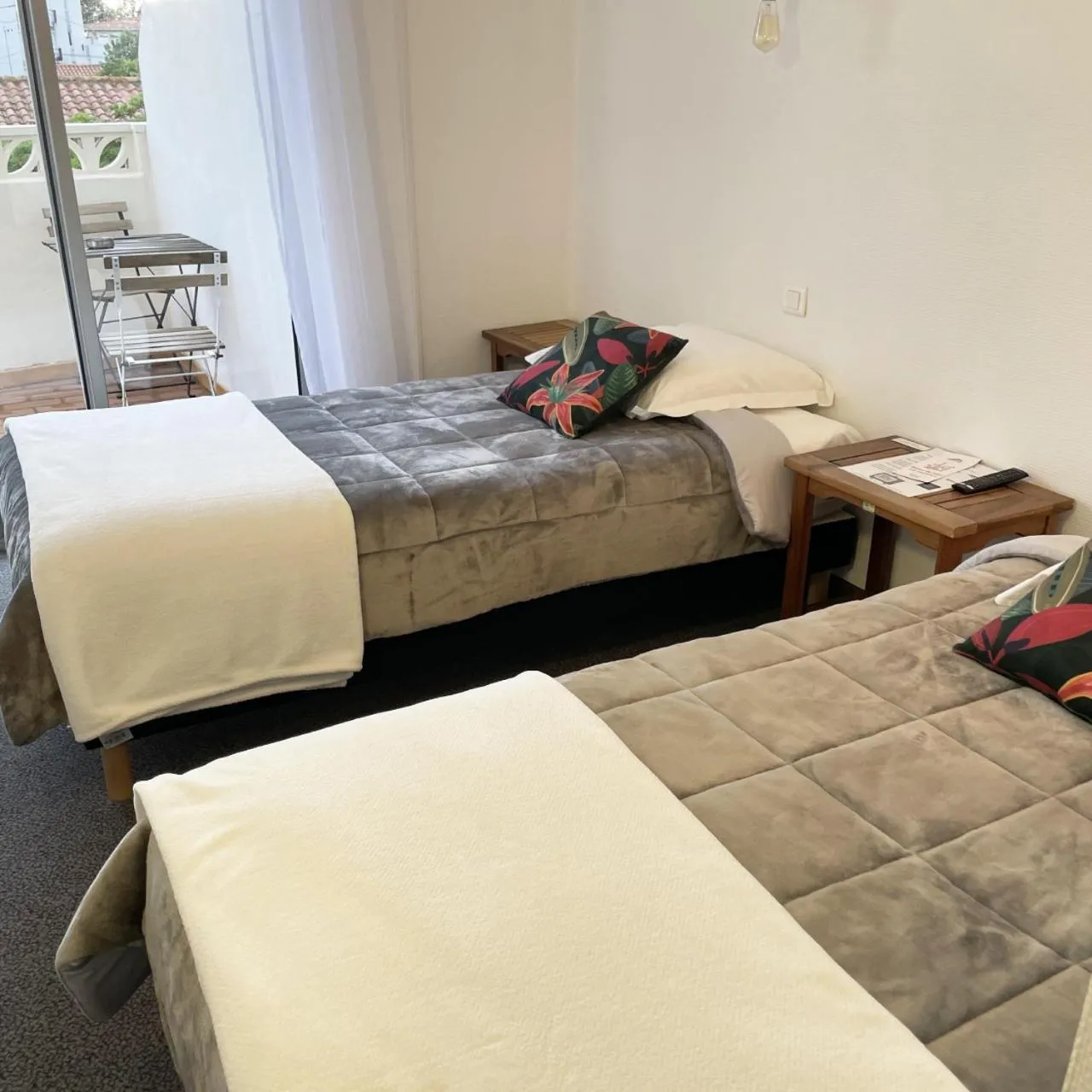 Twin Room in Ezz'Hotel Canet