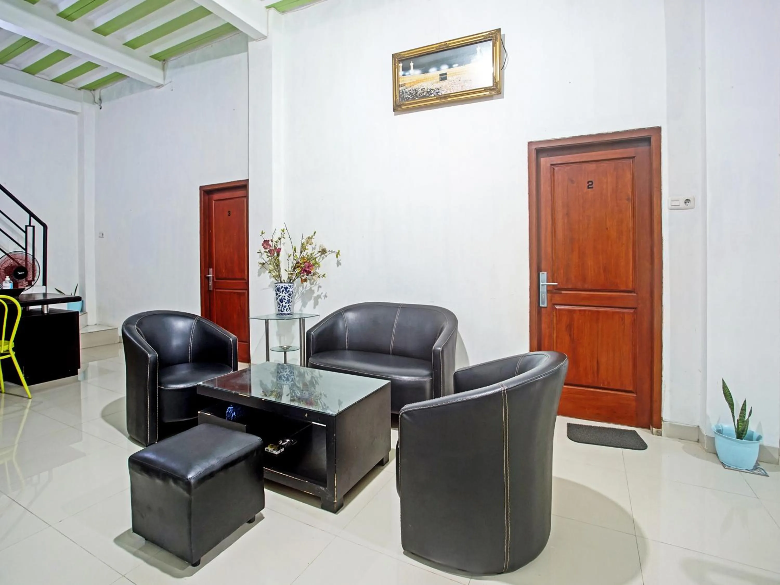 Seating area in OYO Life 90587 Domen Homestay Syariah