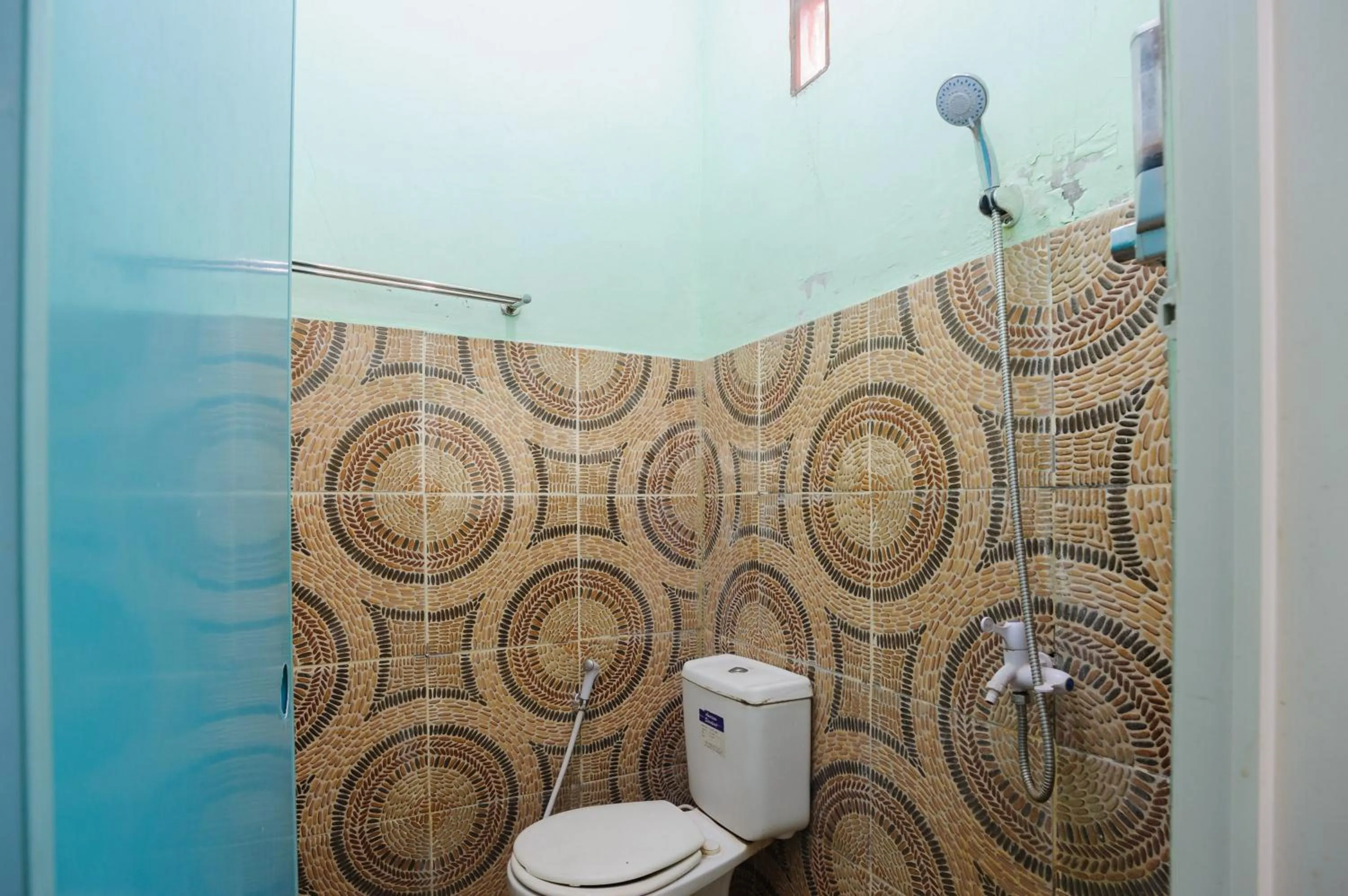 Bathroom in OYO 90594 Fajar Inn