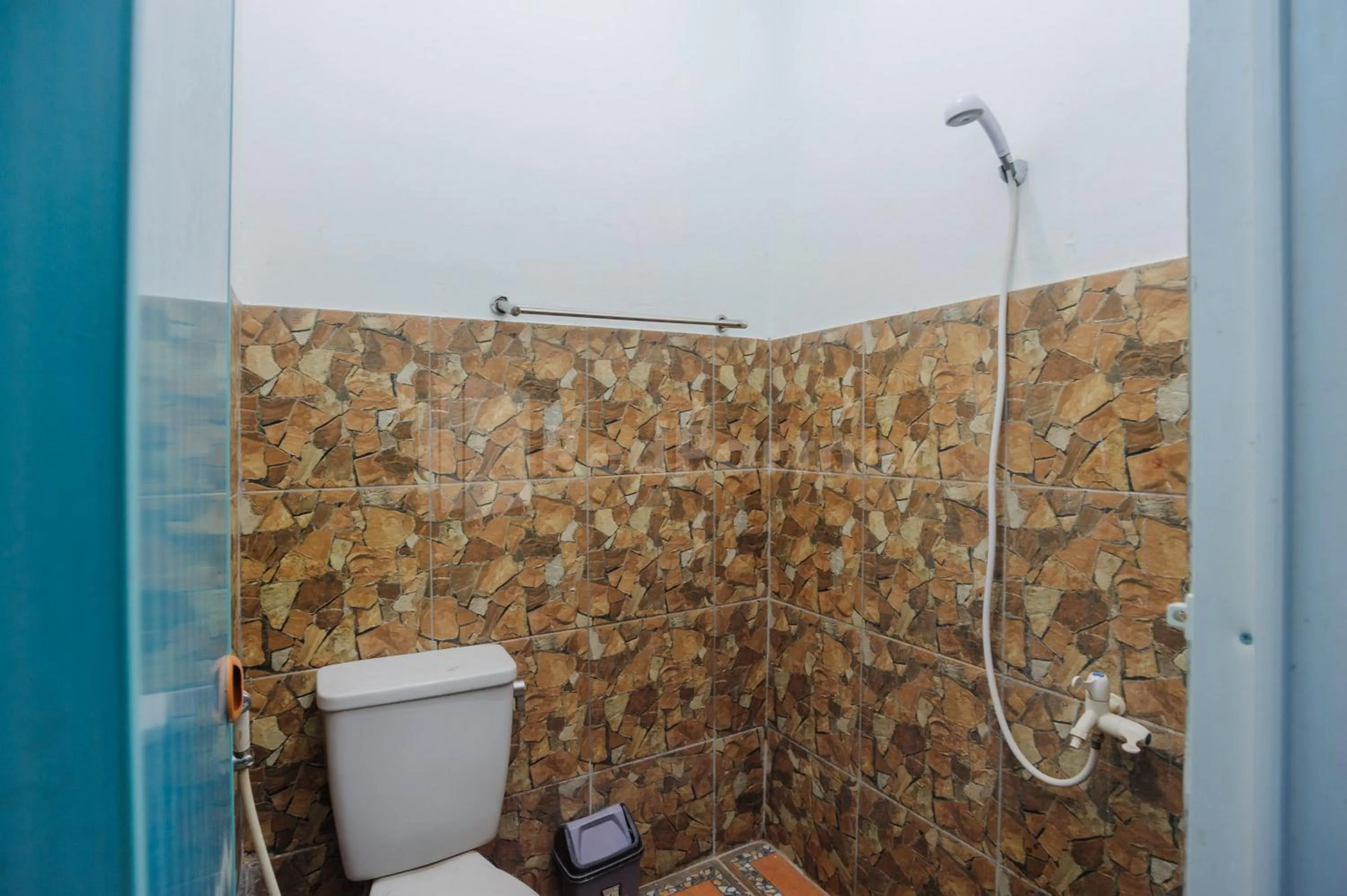 Bathroom in OYO 90594 Fajar Inn