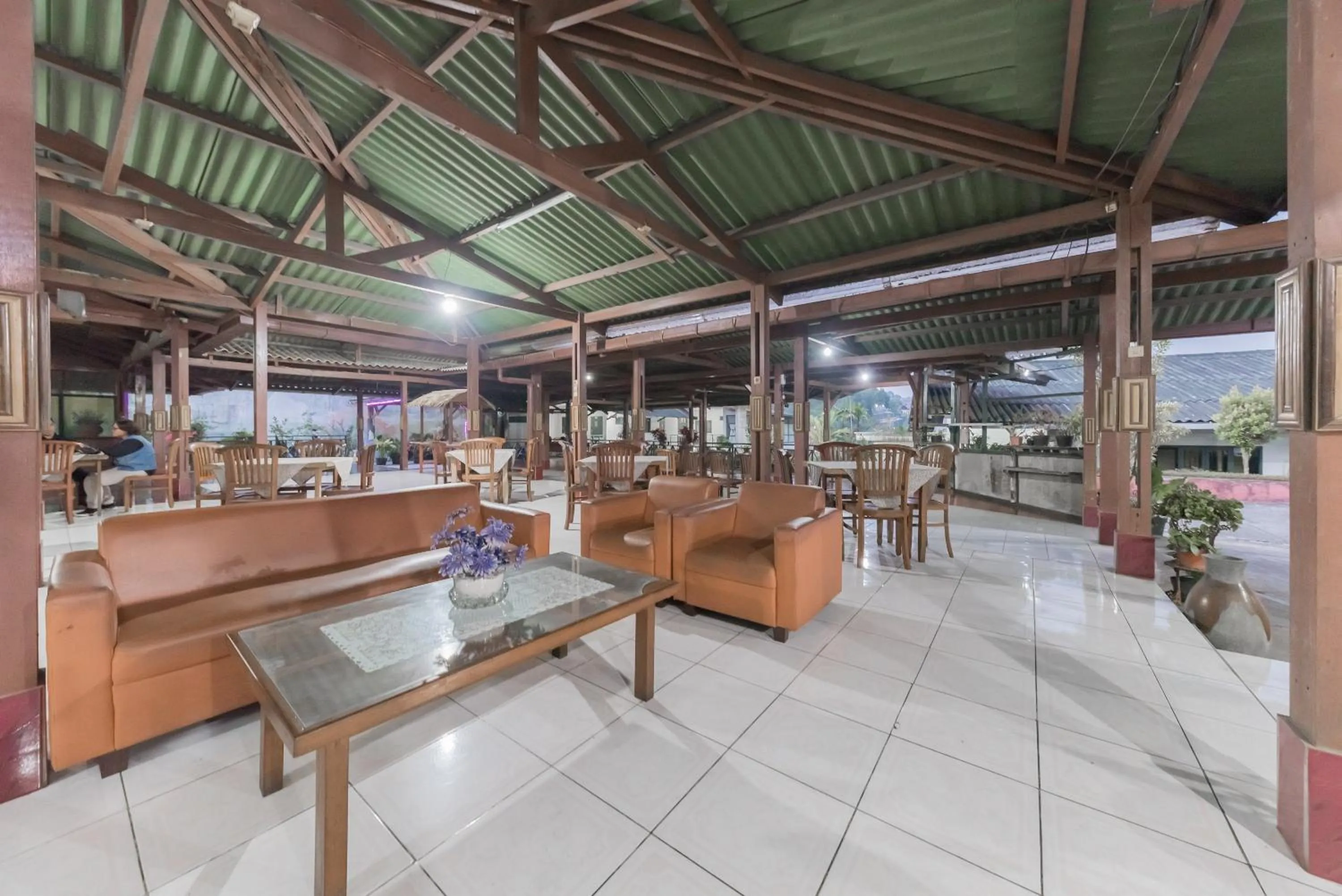 Restaurant/places to eat in RedDoorz Plus At Hotel Griya Astoeti