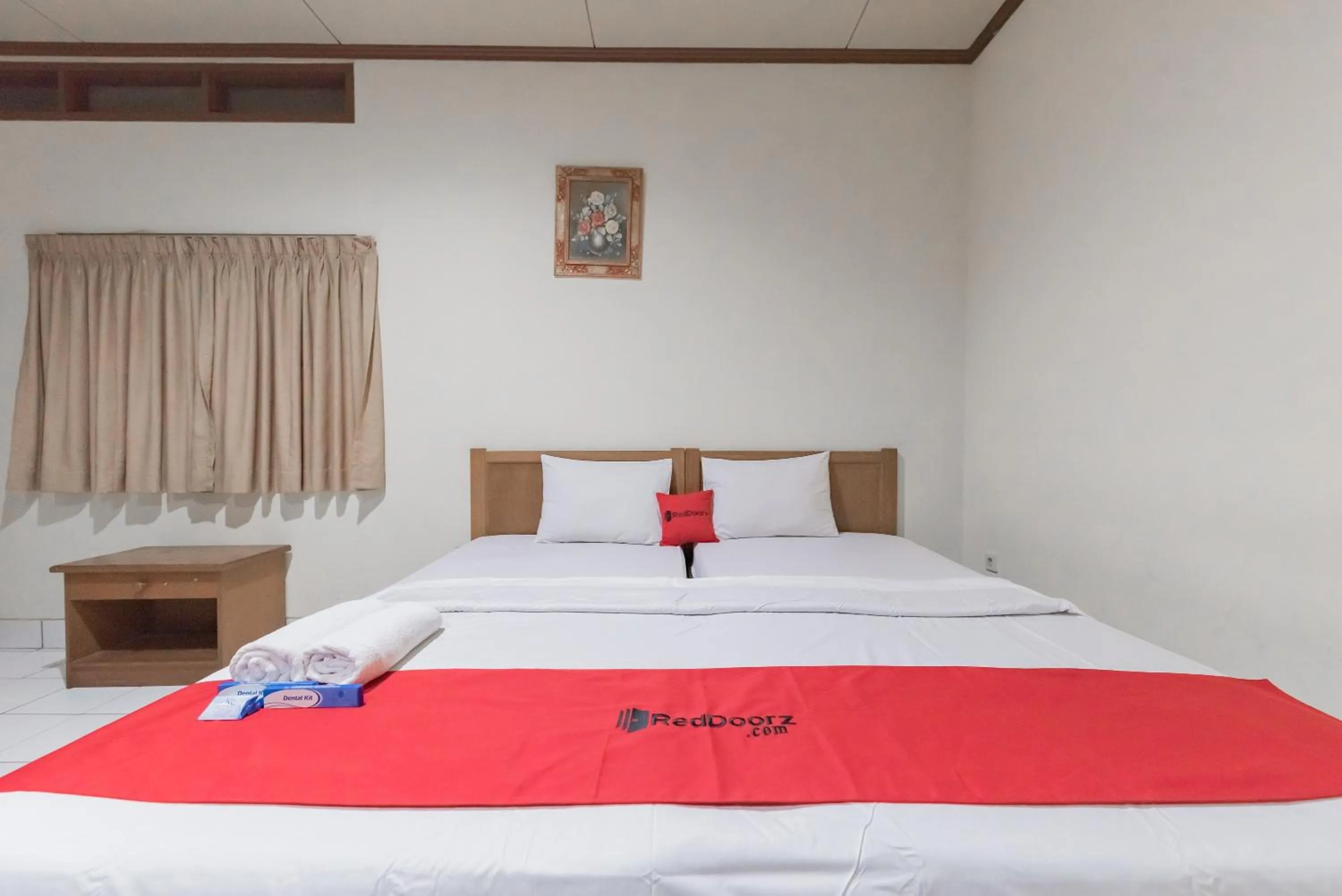 Bed in RedDoorz Plus At Hotel Griya Astoeti
