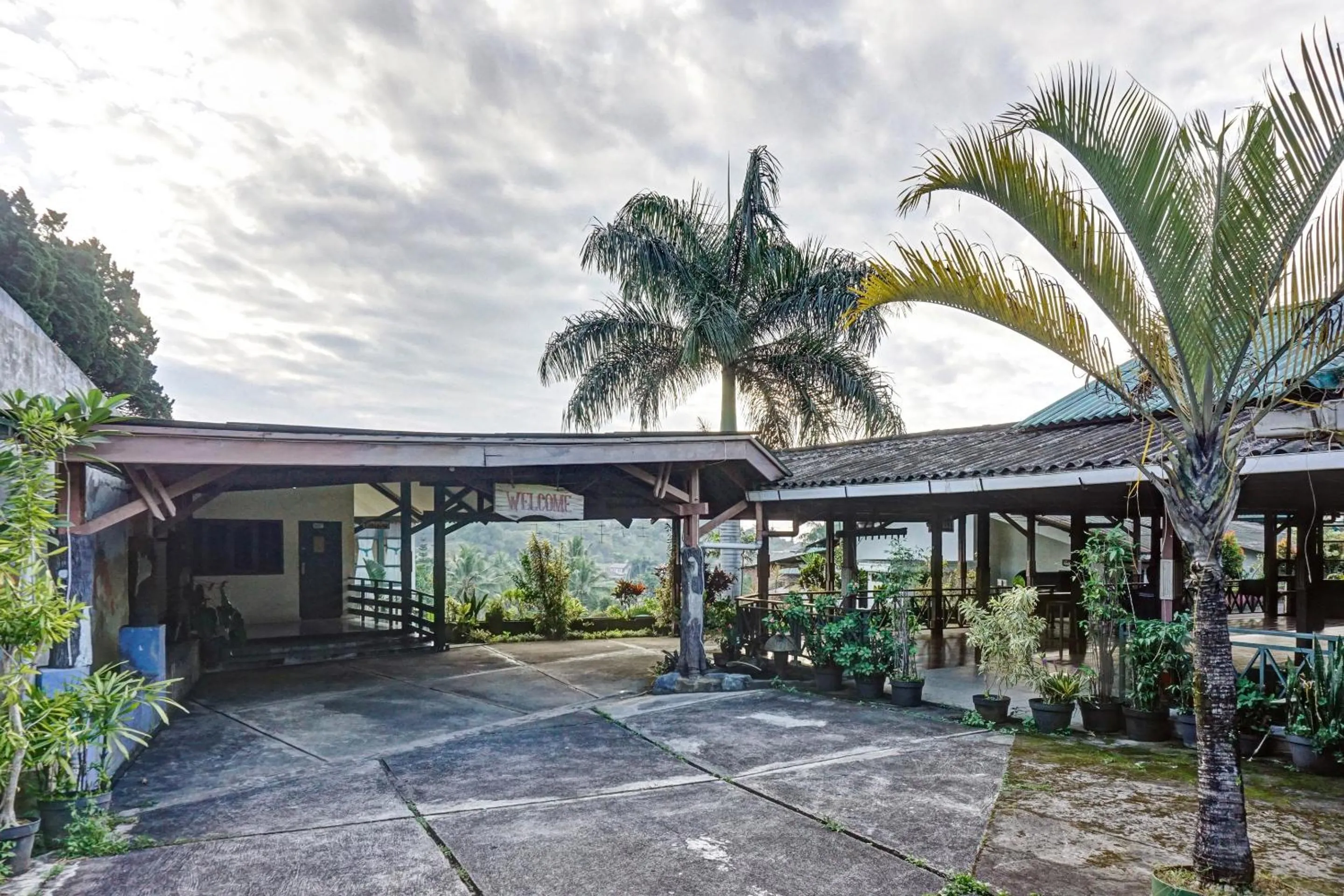 Facade/entrance in Hotel O 90596 Hotel Griya Astoeti