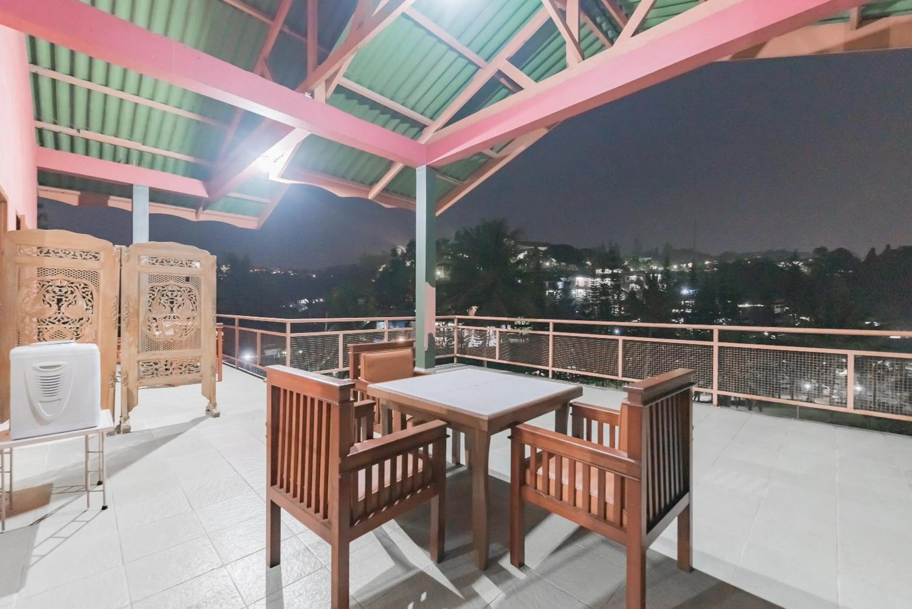 Balcony/Terrace in RedDoorz Plus At Hotel Griya Astoeti