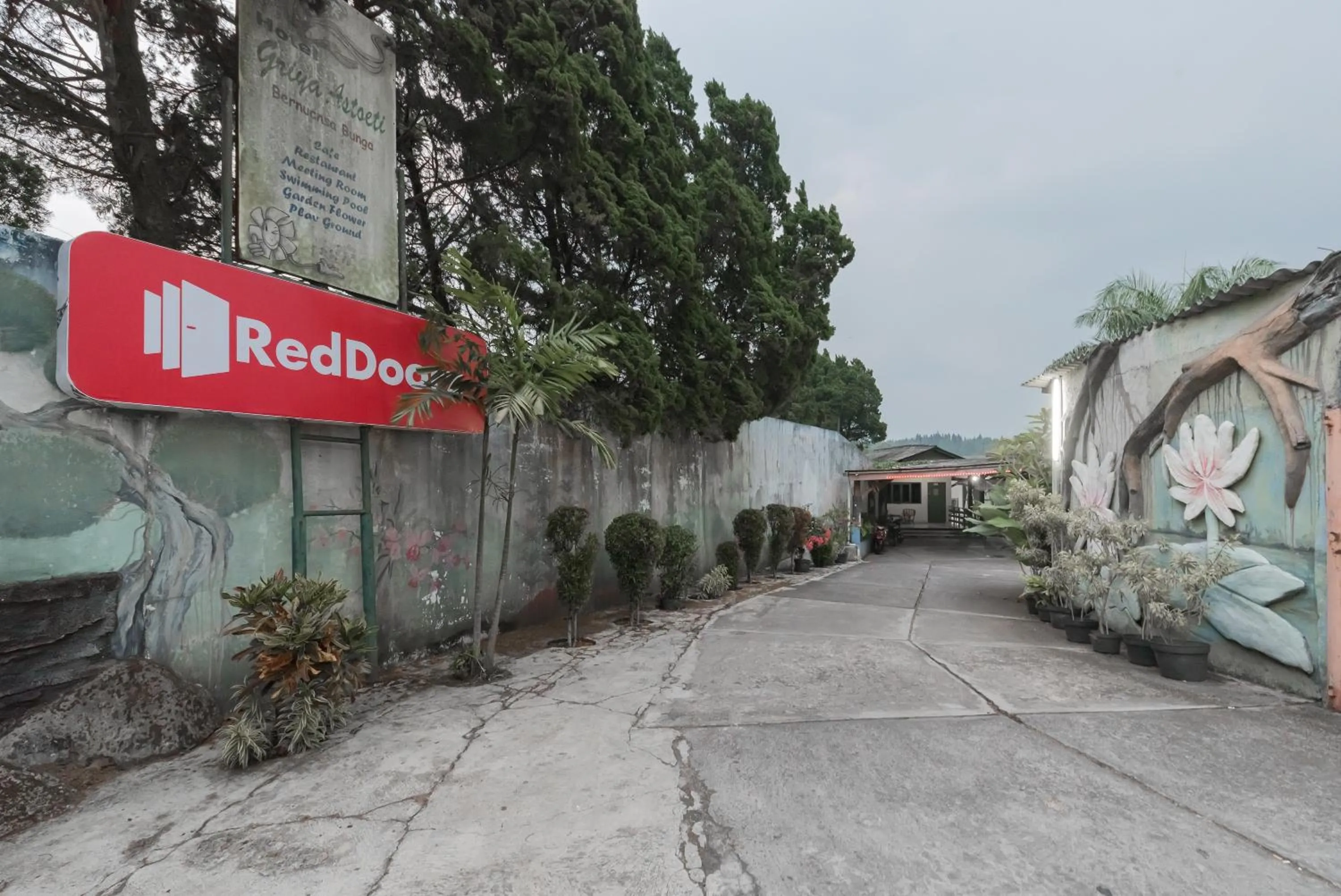 Property building in RedDoorz Plus At Hotel Griya Astoeti