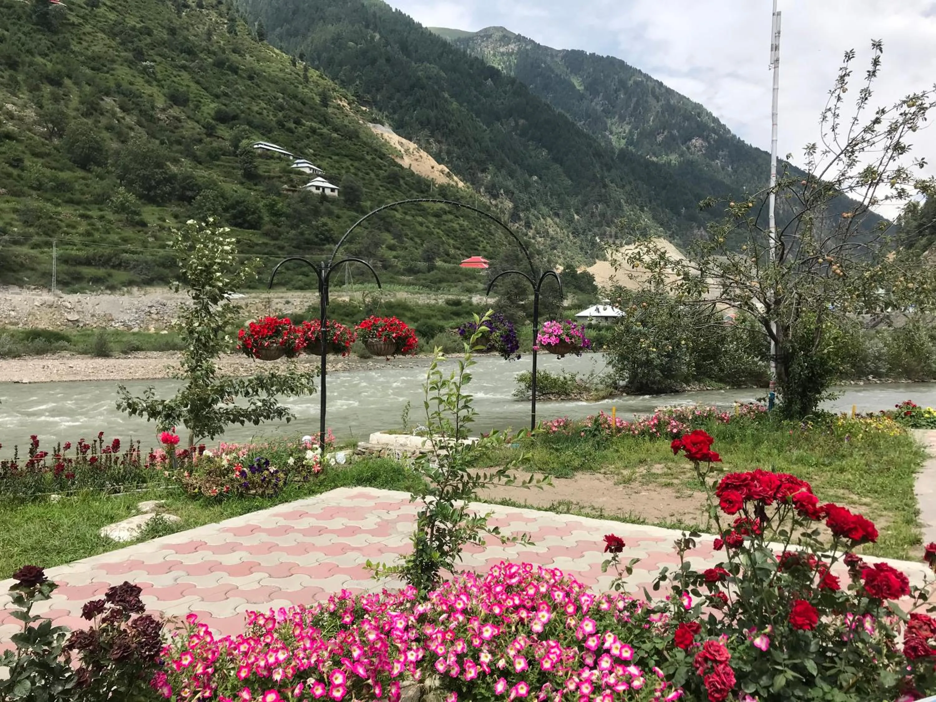 River view in Parhena Cottages Bella Naran