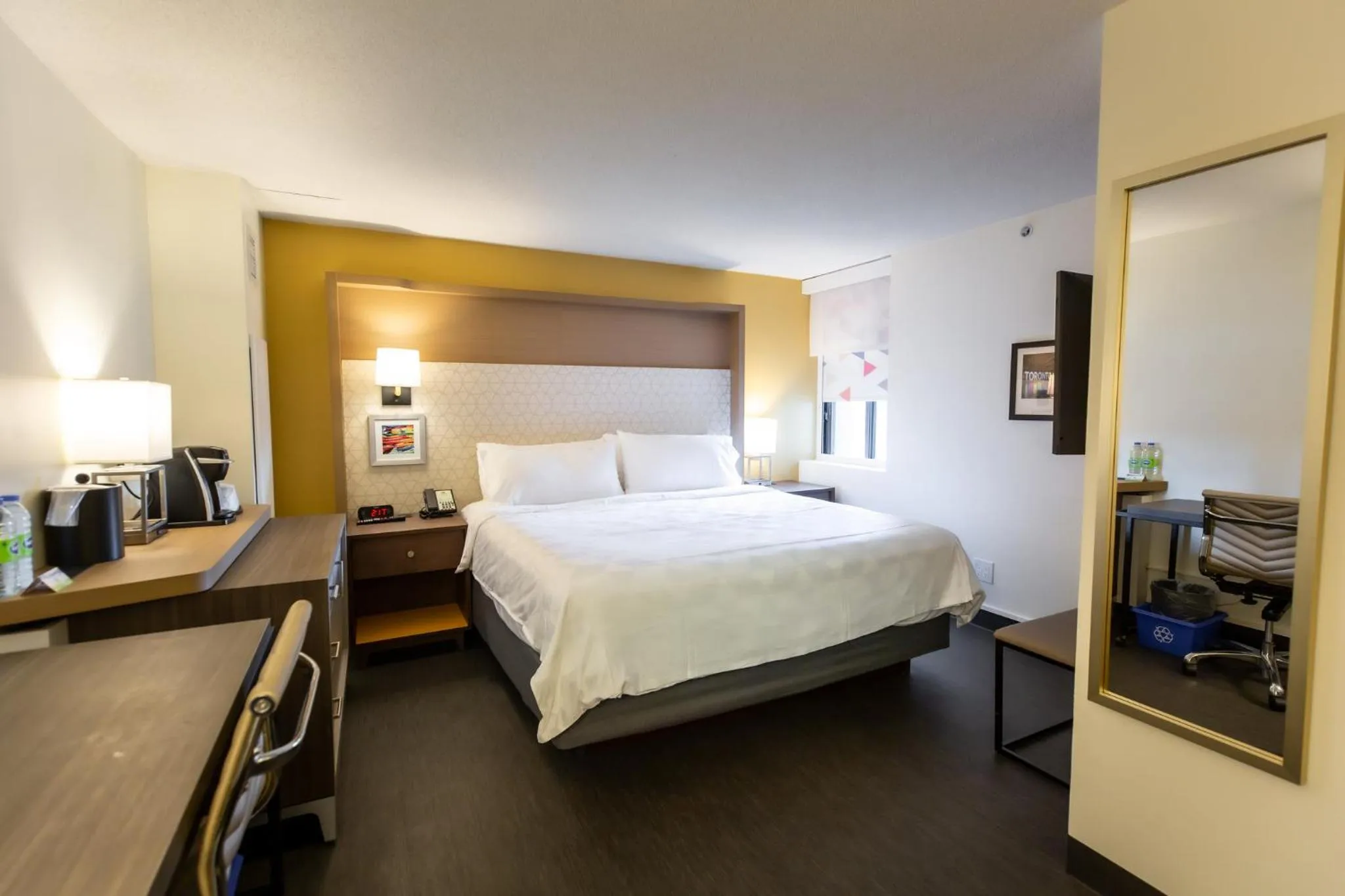 Photo of the whole room, Bed in Holiday Inn Toronto Downtown Centre by IHG