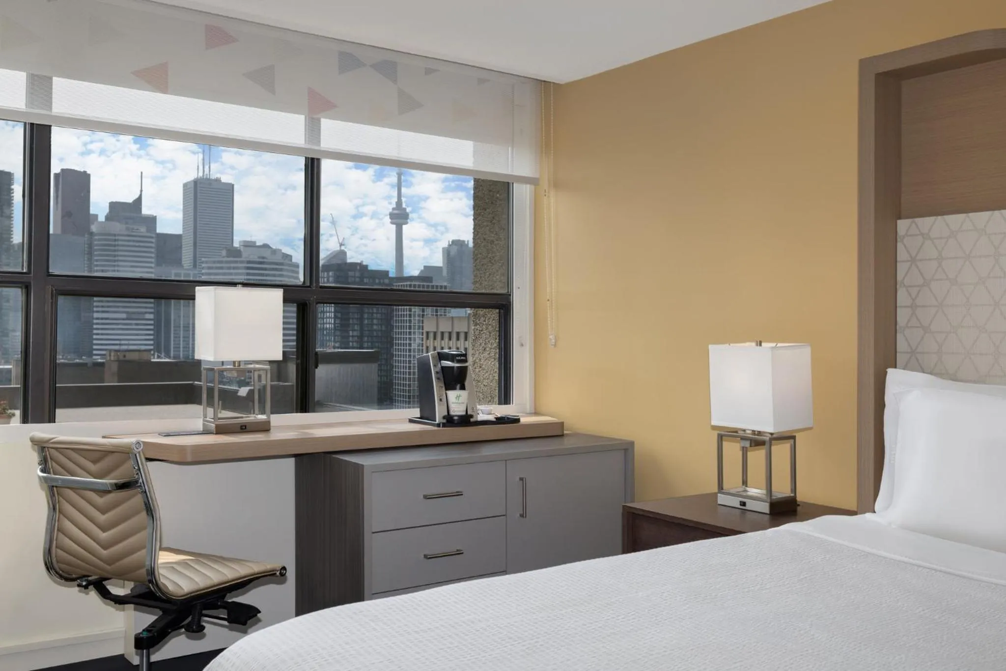 Photo of the whole room, Bed in Holiday Inn Toronto Downtown Centre by IHG