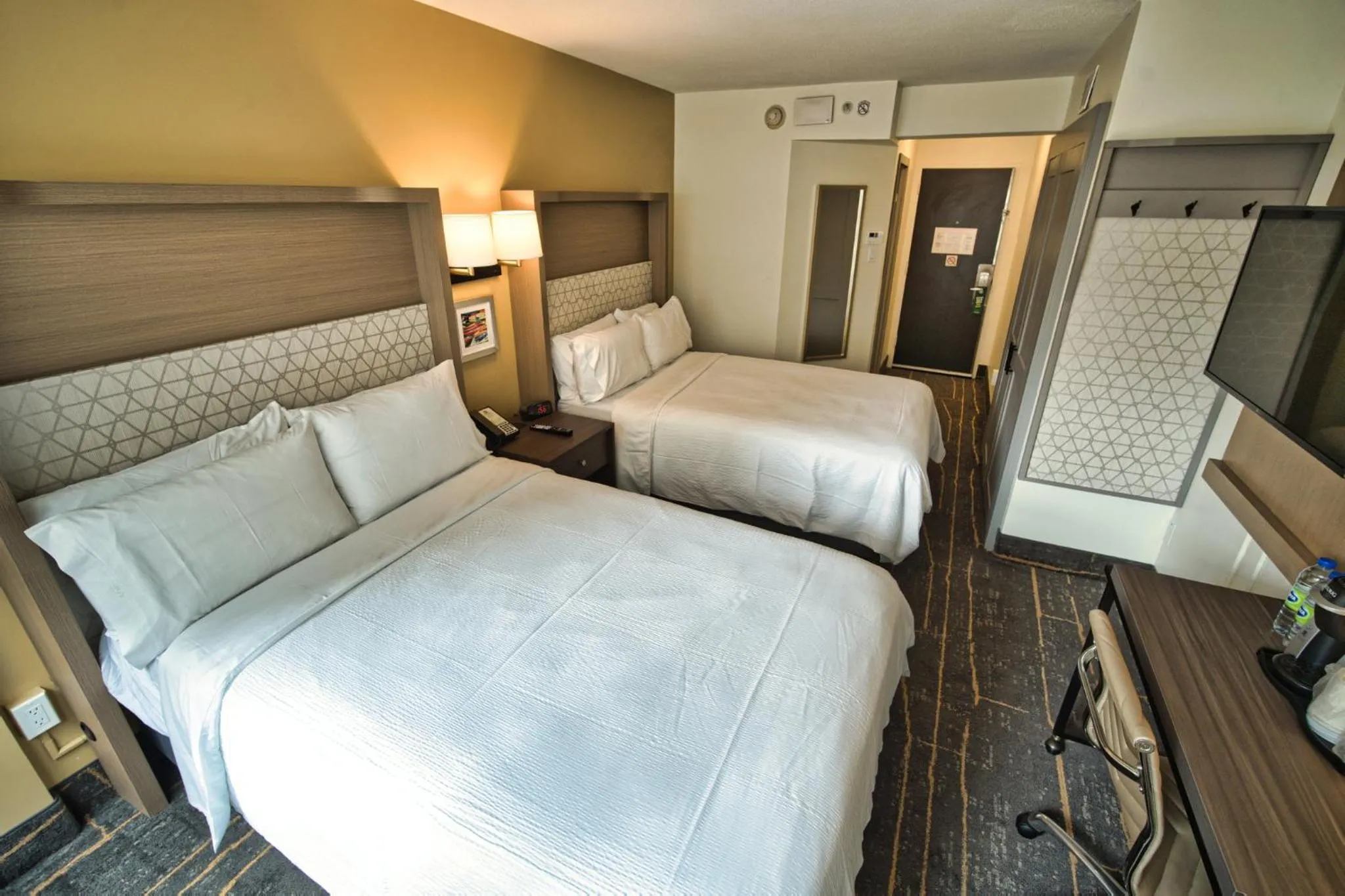 Photo of the whole room, Bed in Holiday Inn Toronto Downtown Centre by IHG