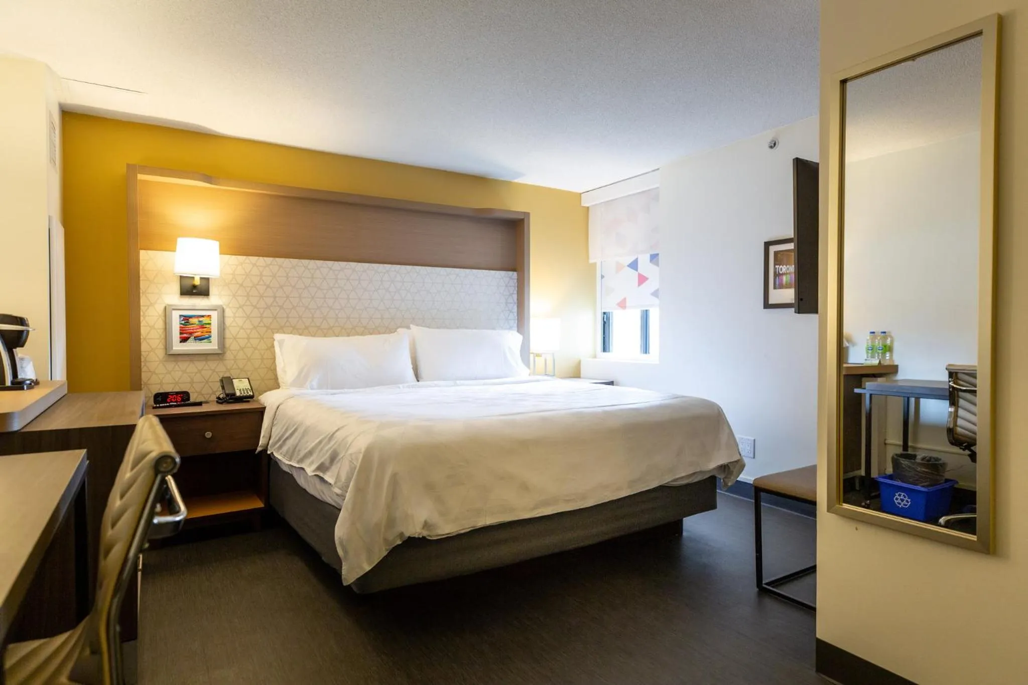 Photo of the whole room, Bed in Holiday Inn Toronto Downtown Centre by IHG