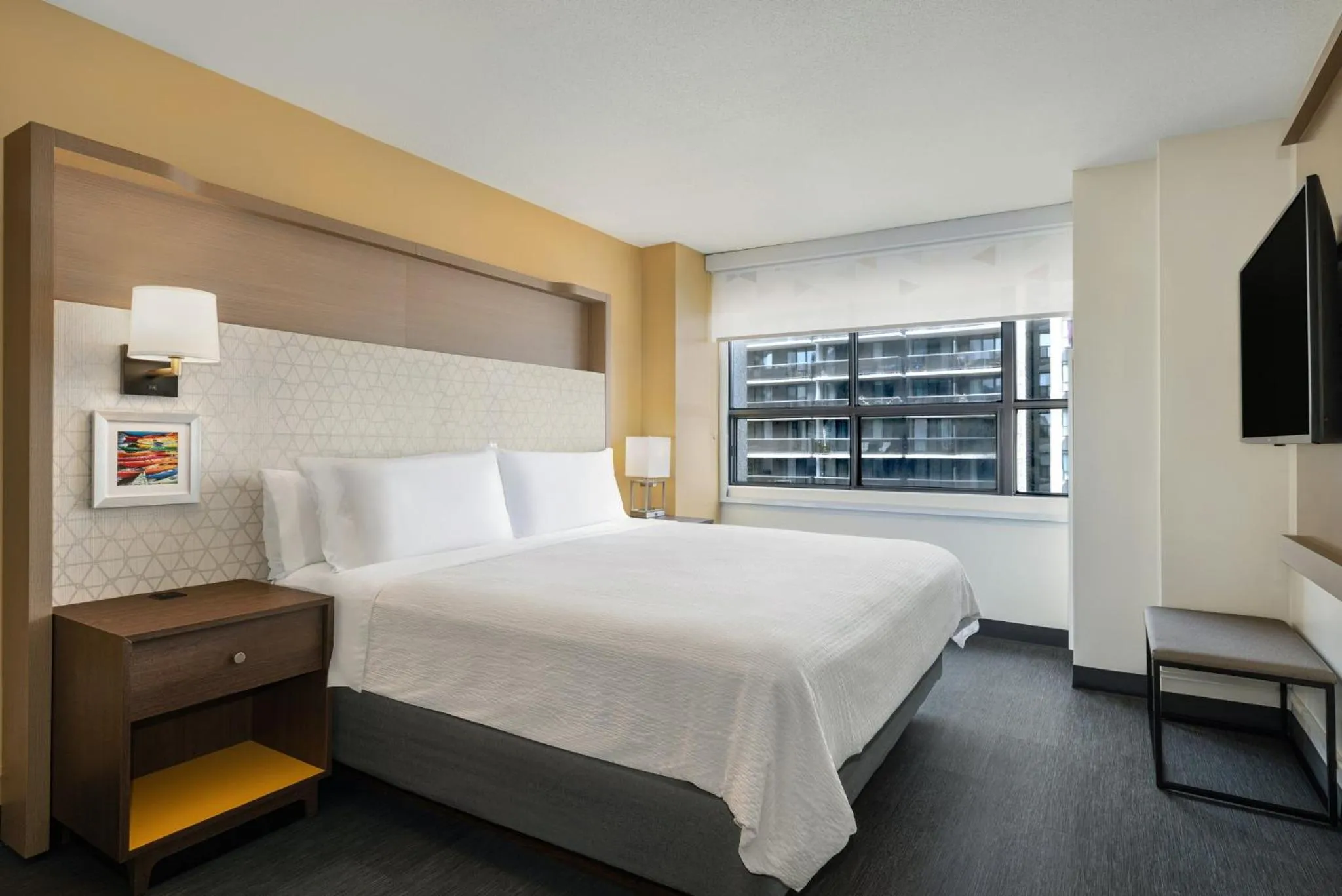 Photo of the whole room, Bed in Holiday Inn Toronto Downtown Centre by IHG