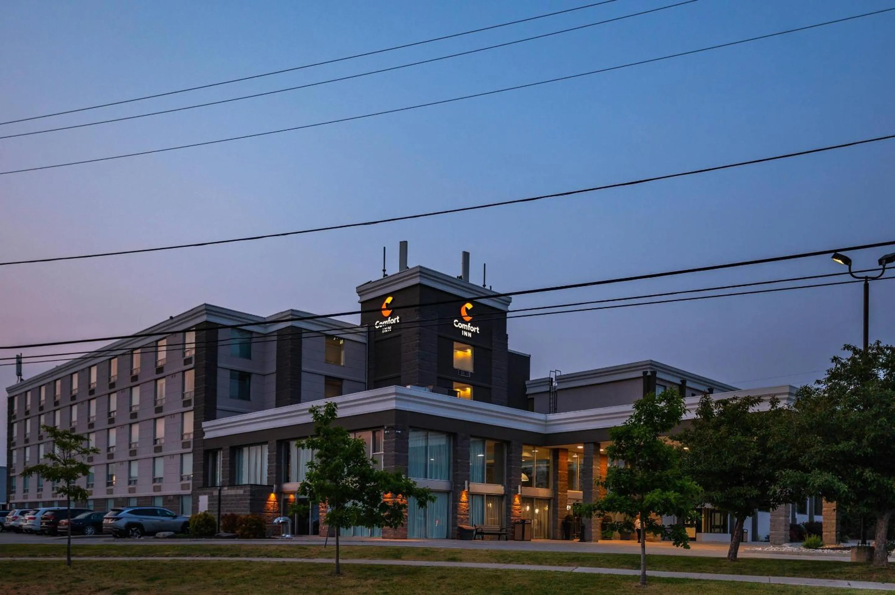 Property building in Comfort Inn & Conference Centre Toronto Airport