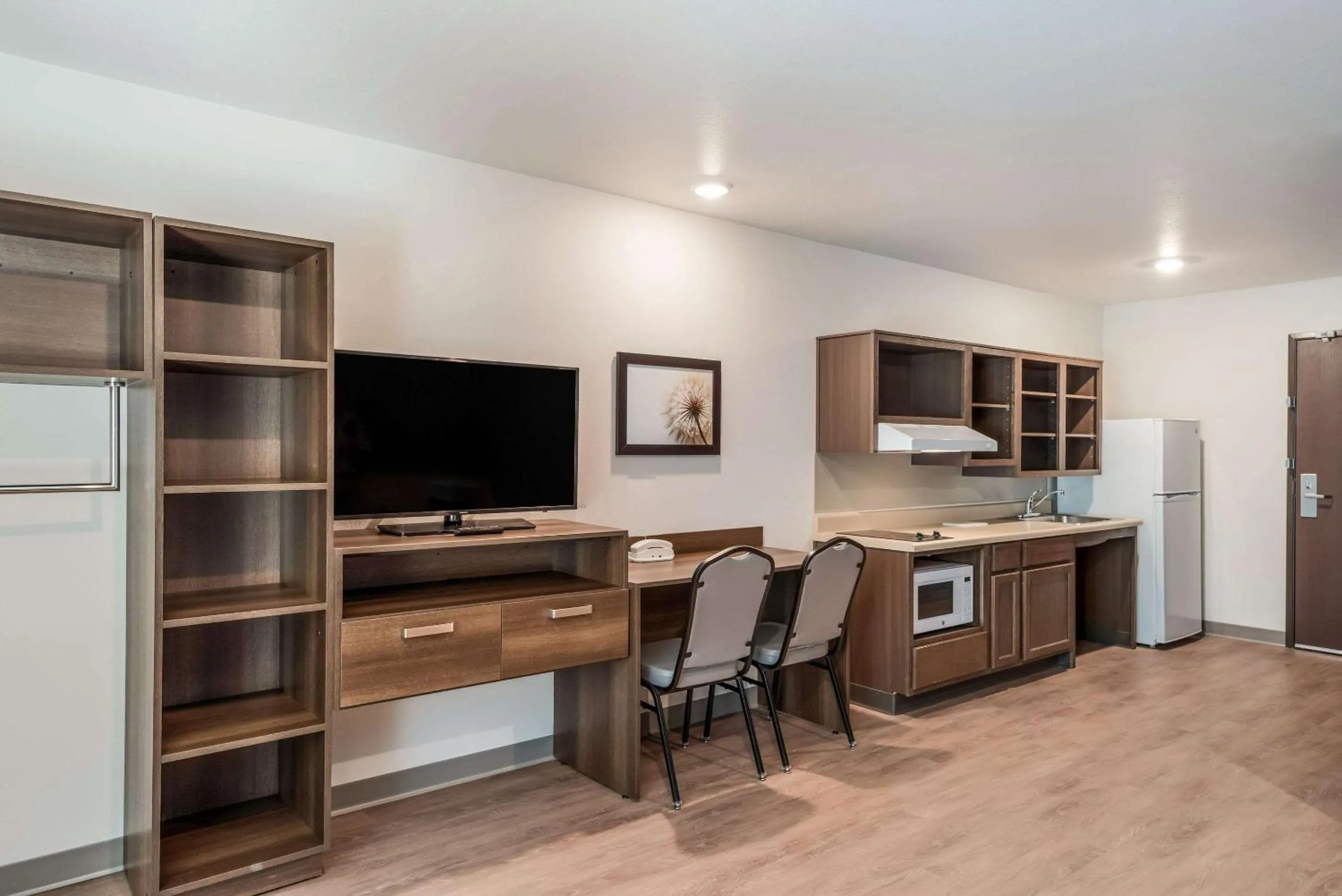 Photo of the whole room in WoodSpring Suites Tucson-South