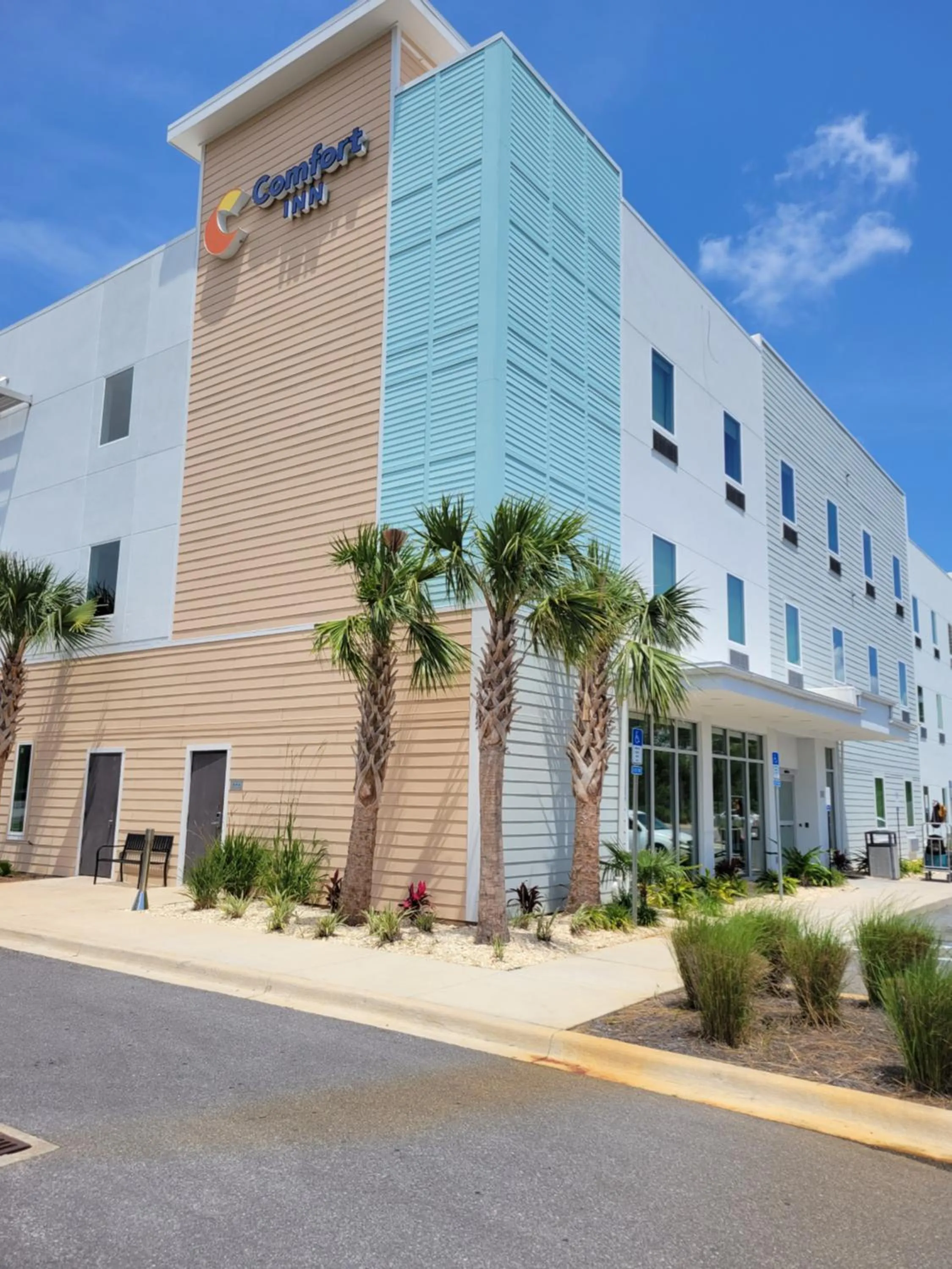 Property building in Comfort Inn Miramar Beach-Destin